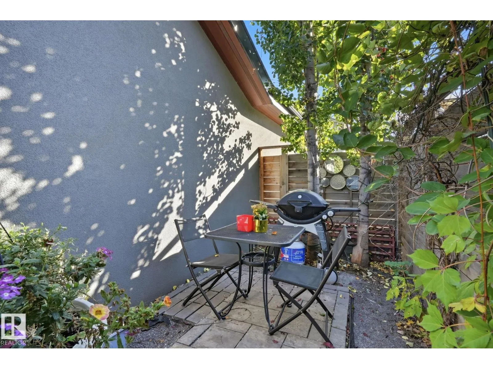 11121 81 AV NW
