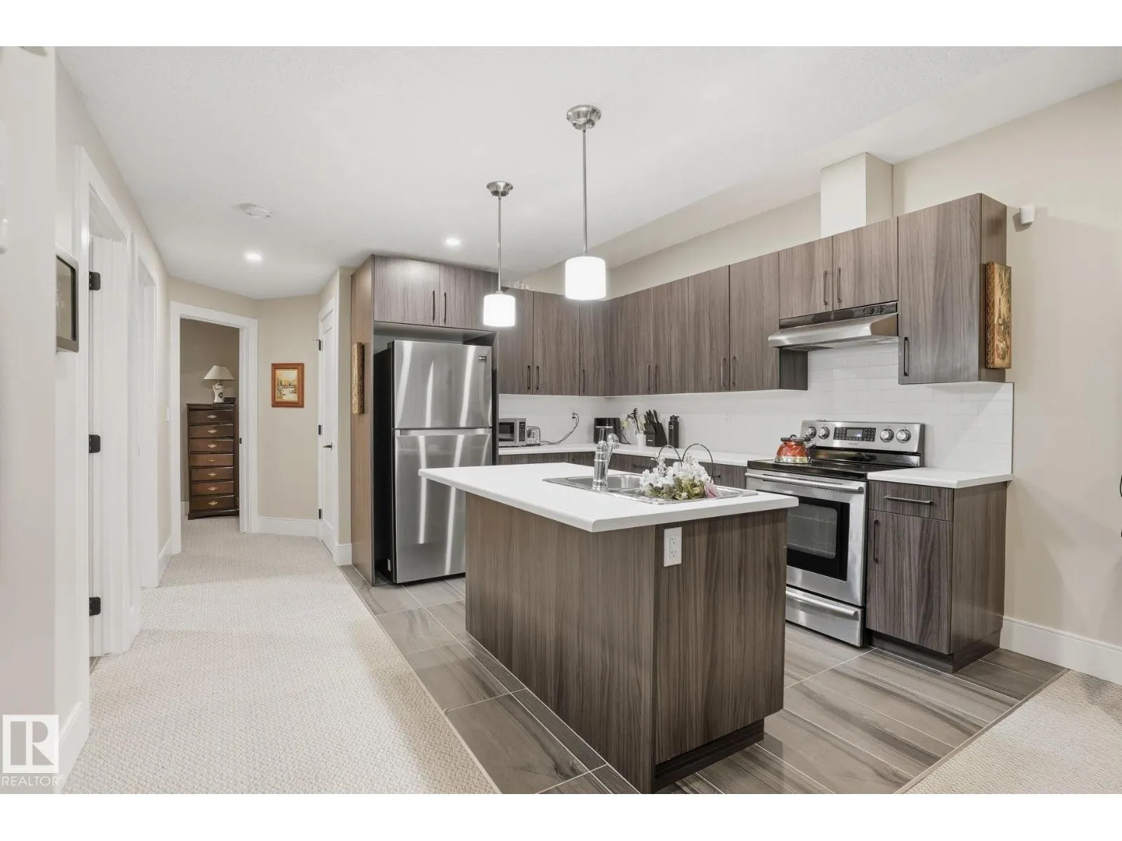 11121 81 AV NW