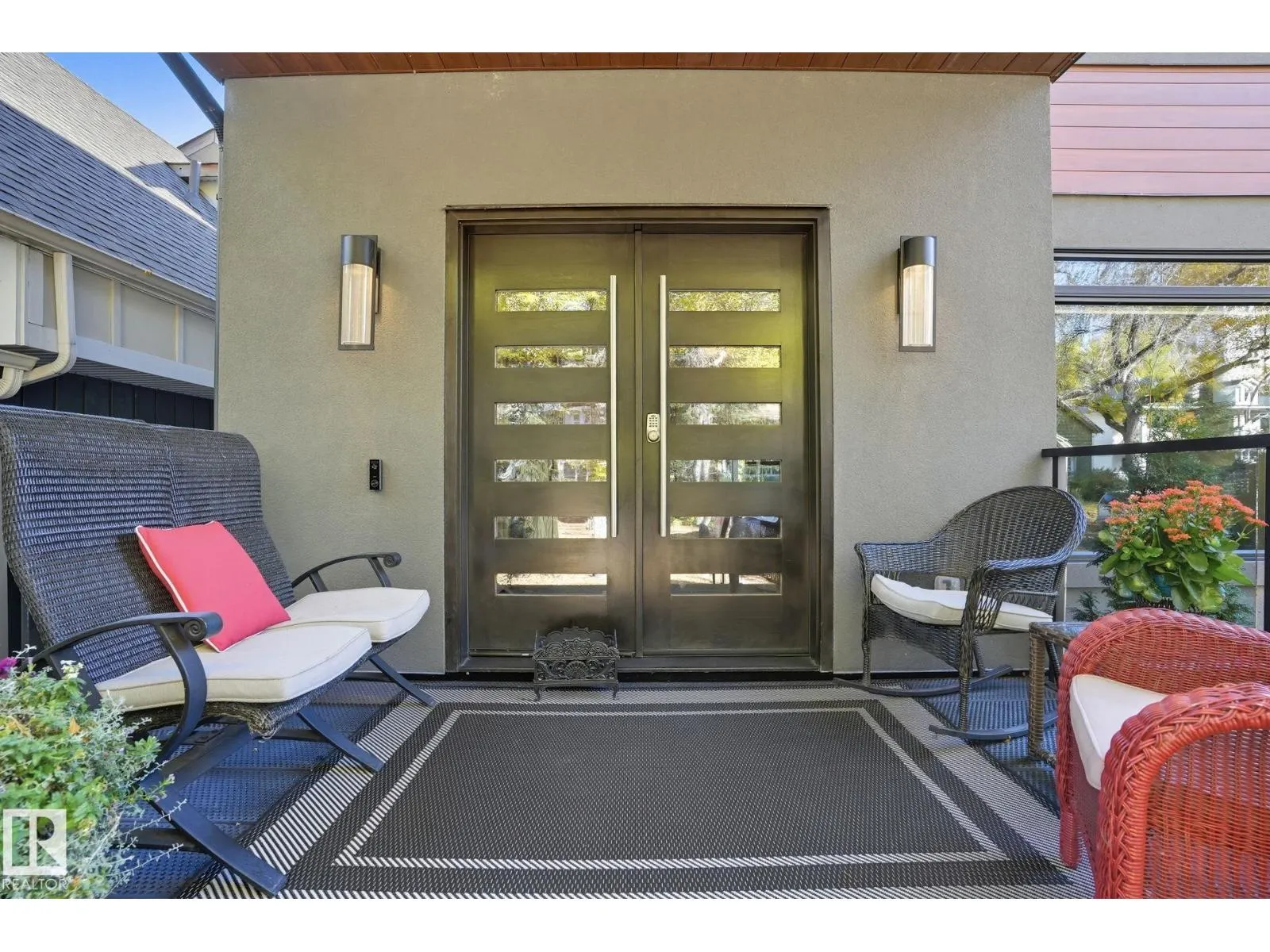 11121 81 AV NW