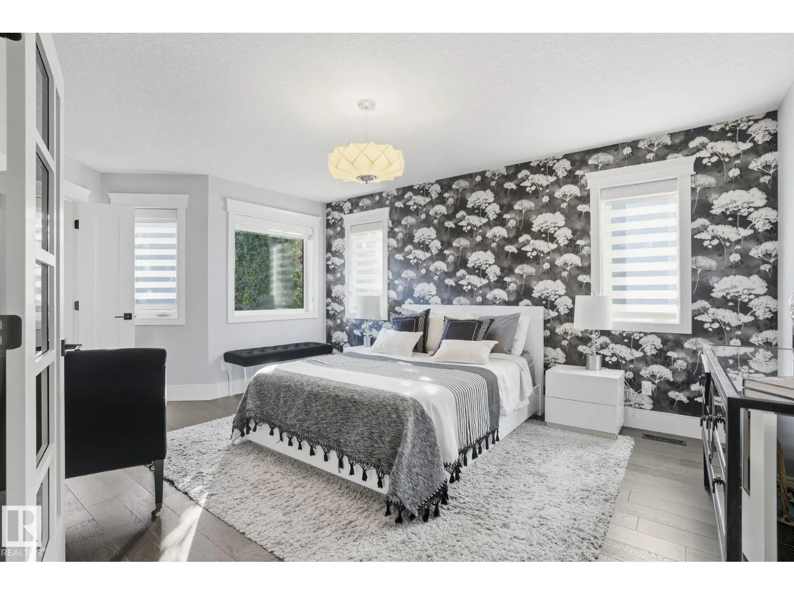 11121 81 AV NW
