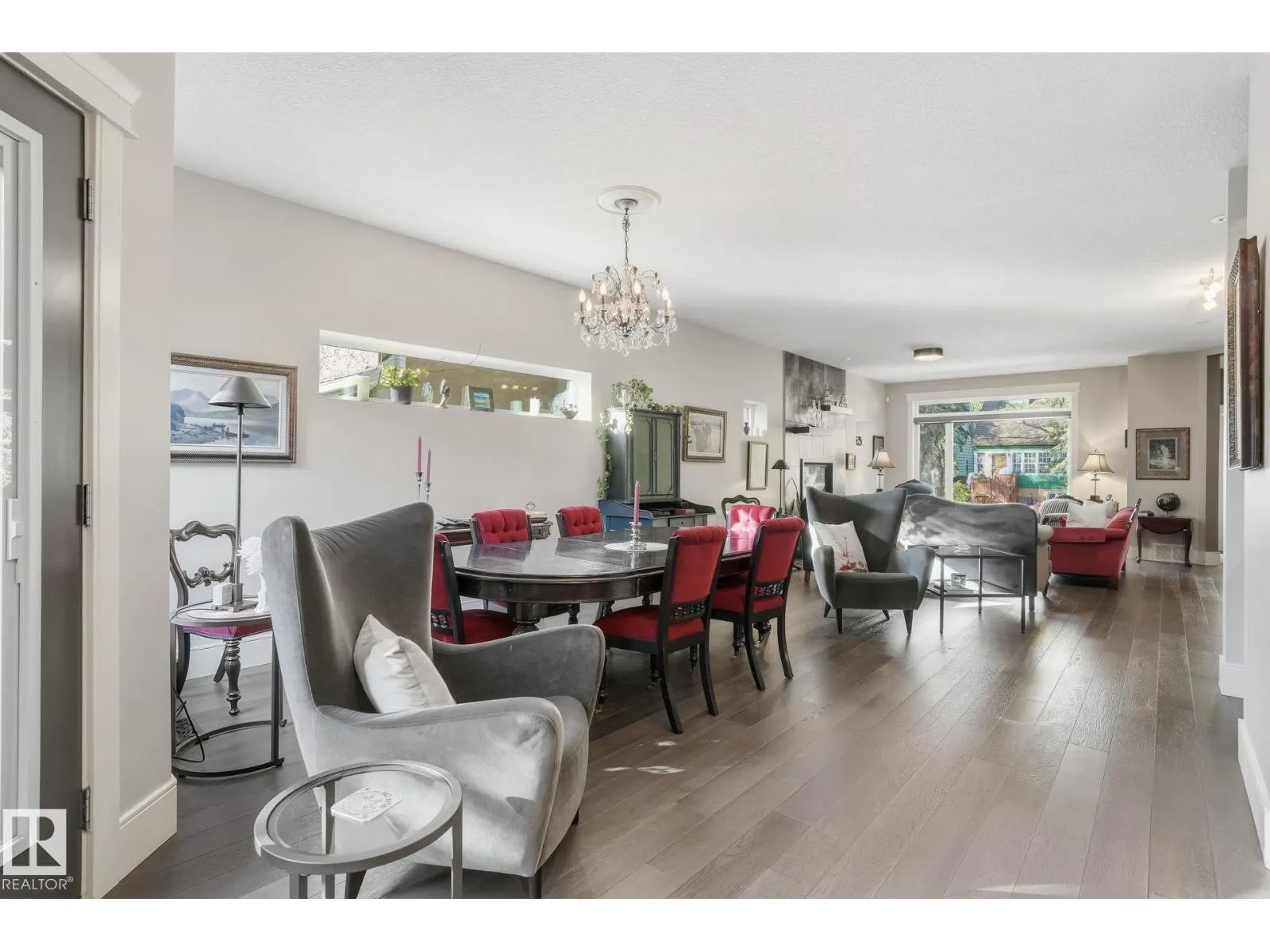 11121 81 AV NW