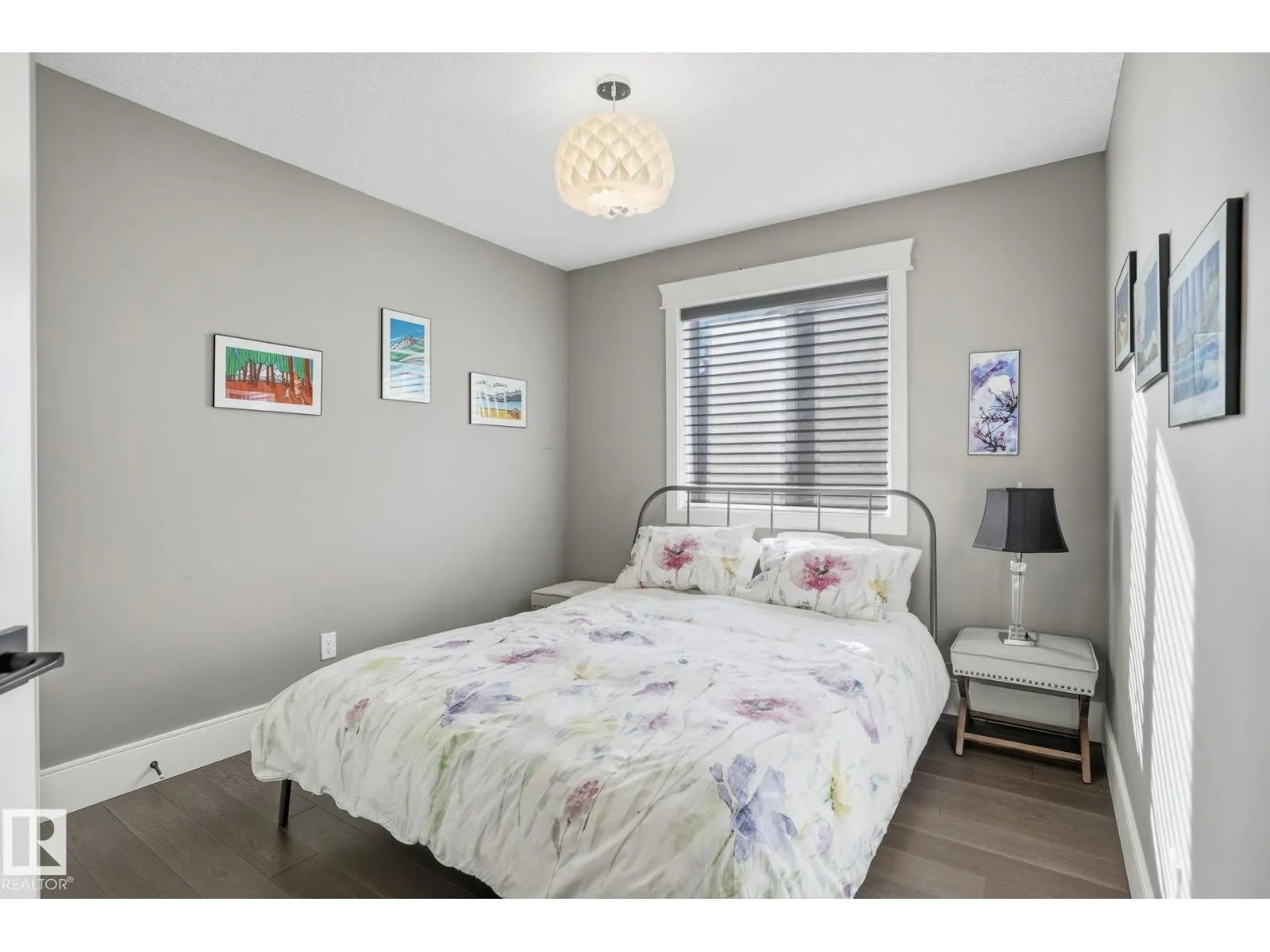 11121 81 AV NW