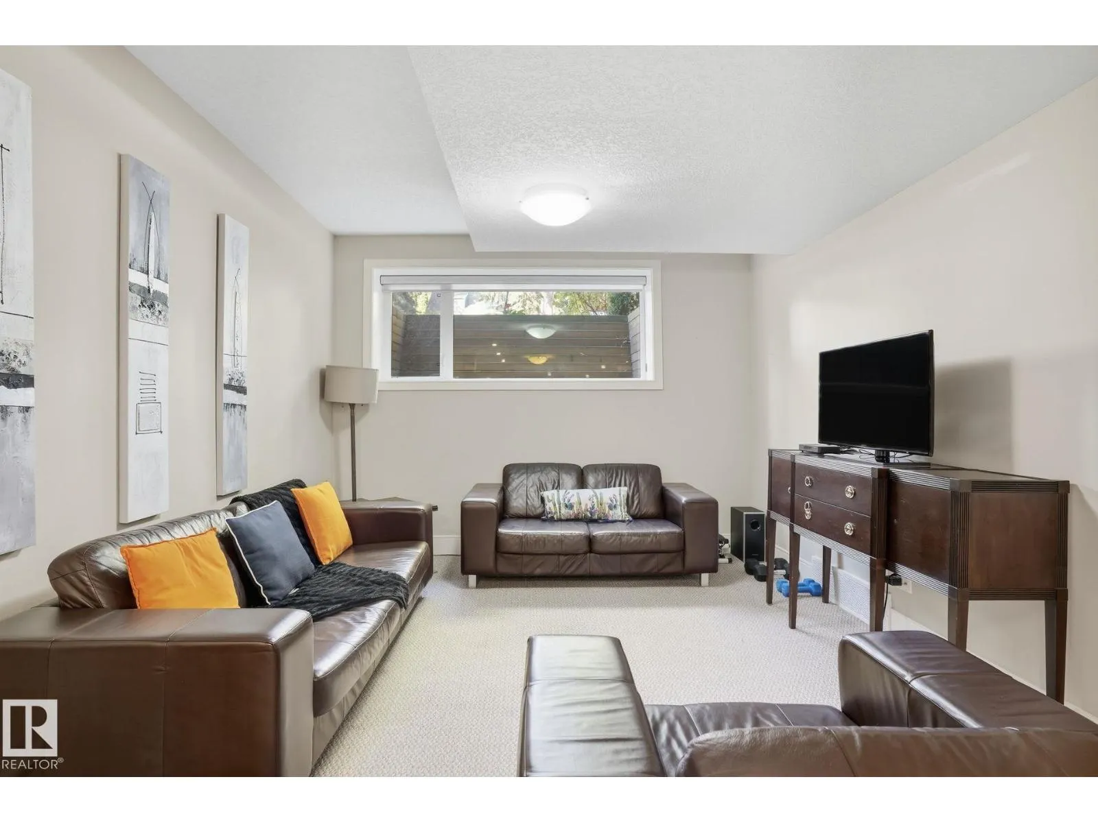 11121 81 AV NW