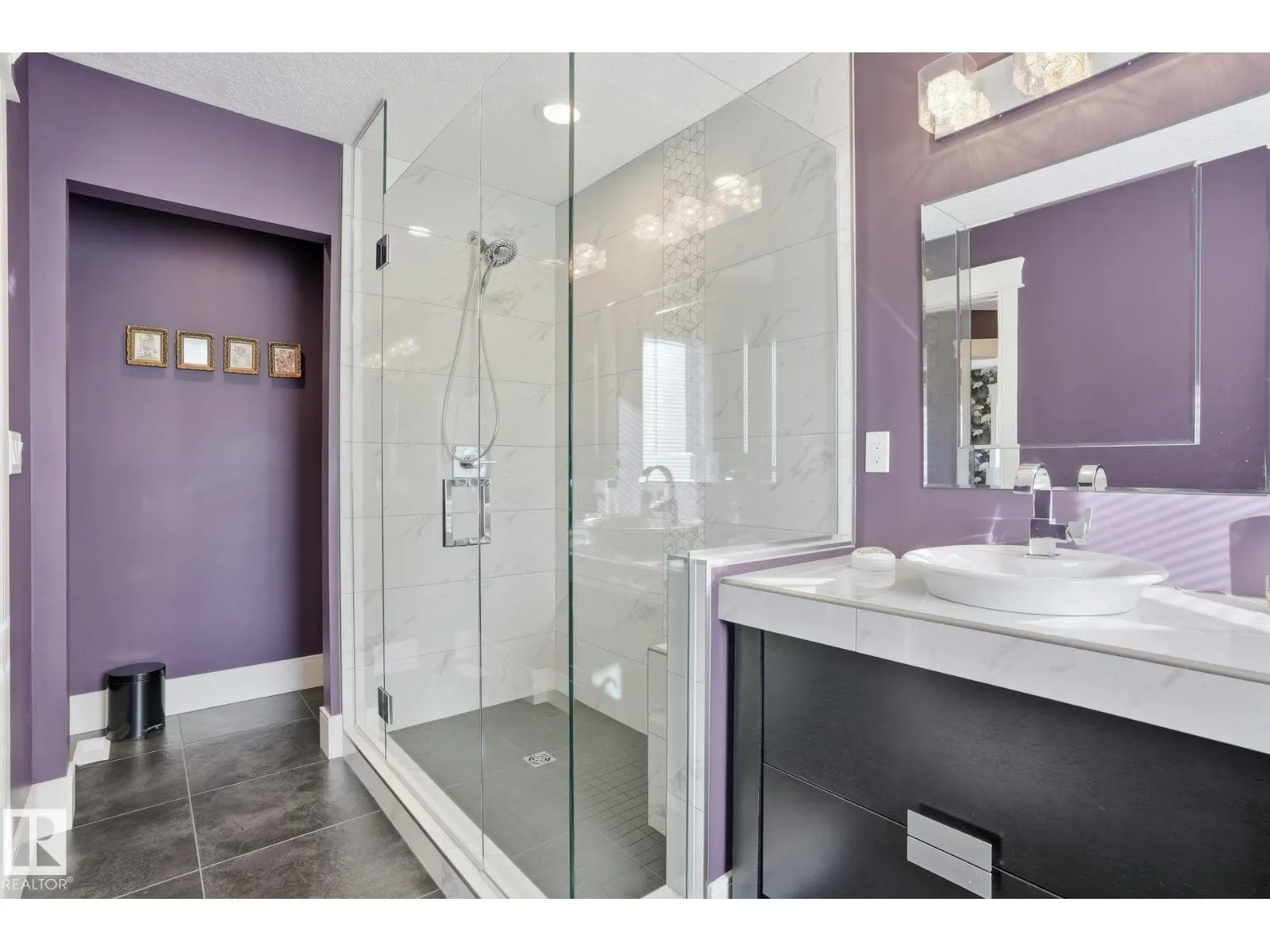 11121 81 AV NW