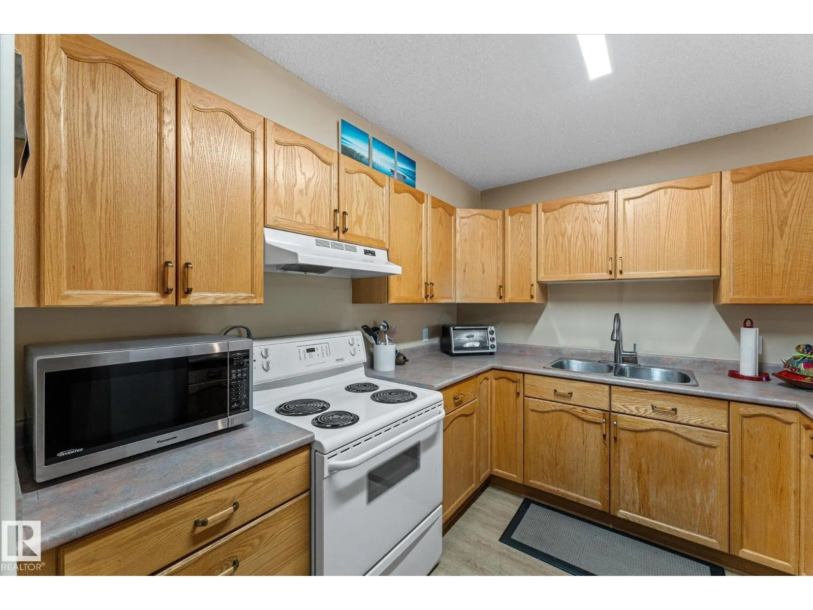 #203 160 KINGSWOOD BV