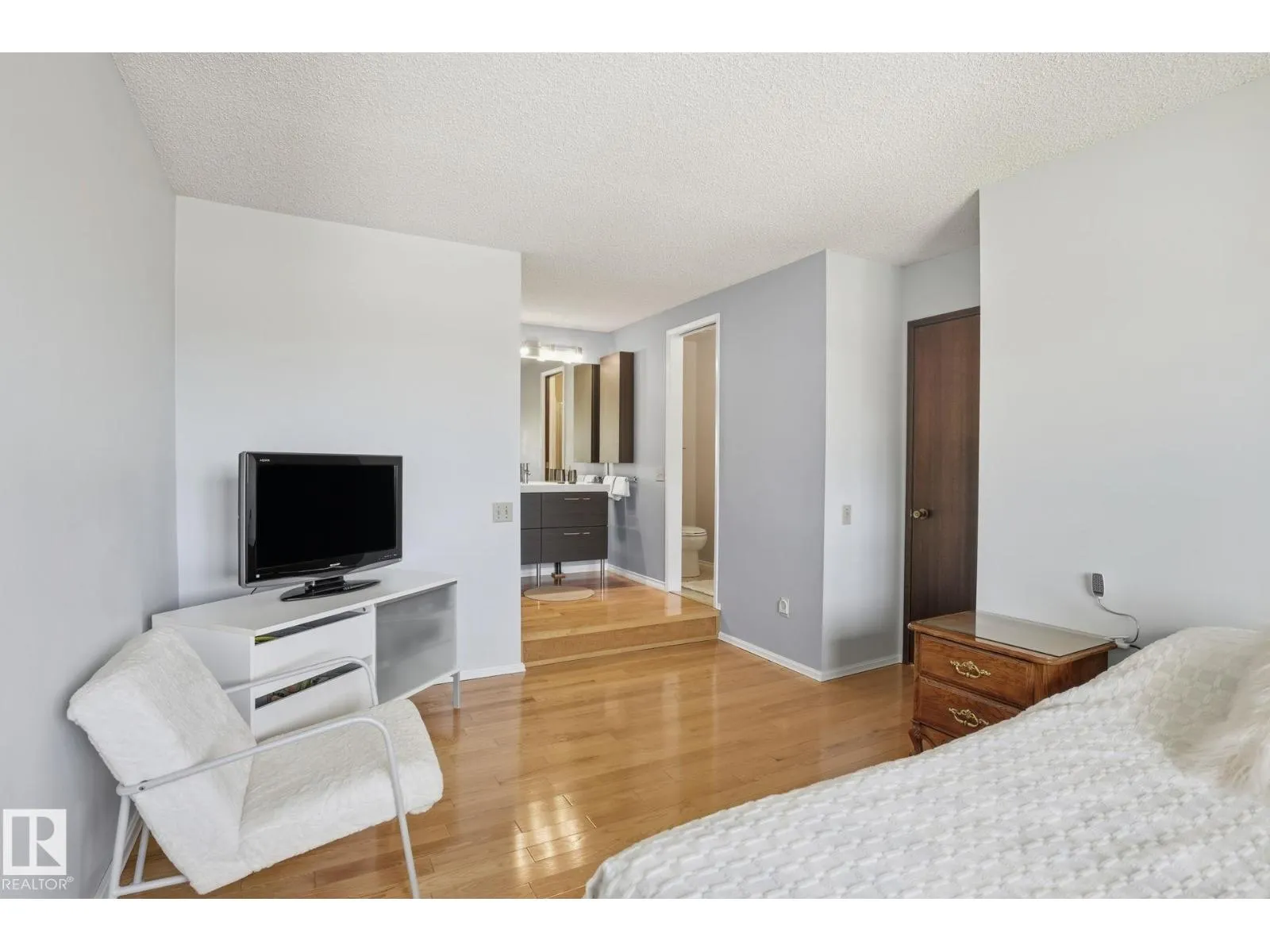 1804 114 ST NW