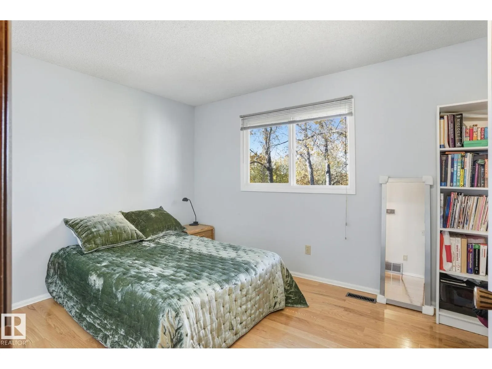 1804 114 ST NW