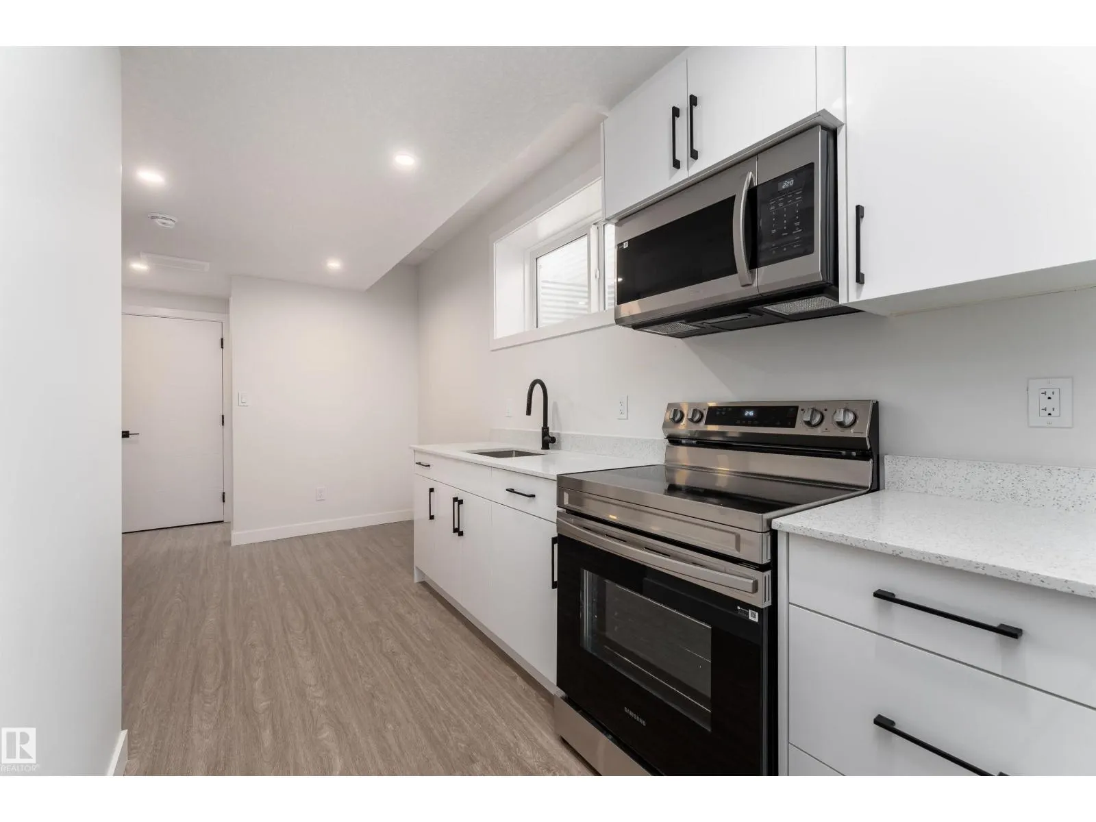 12431 47 ST NW