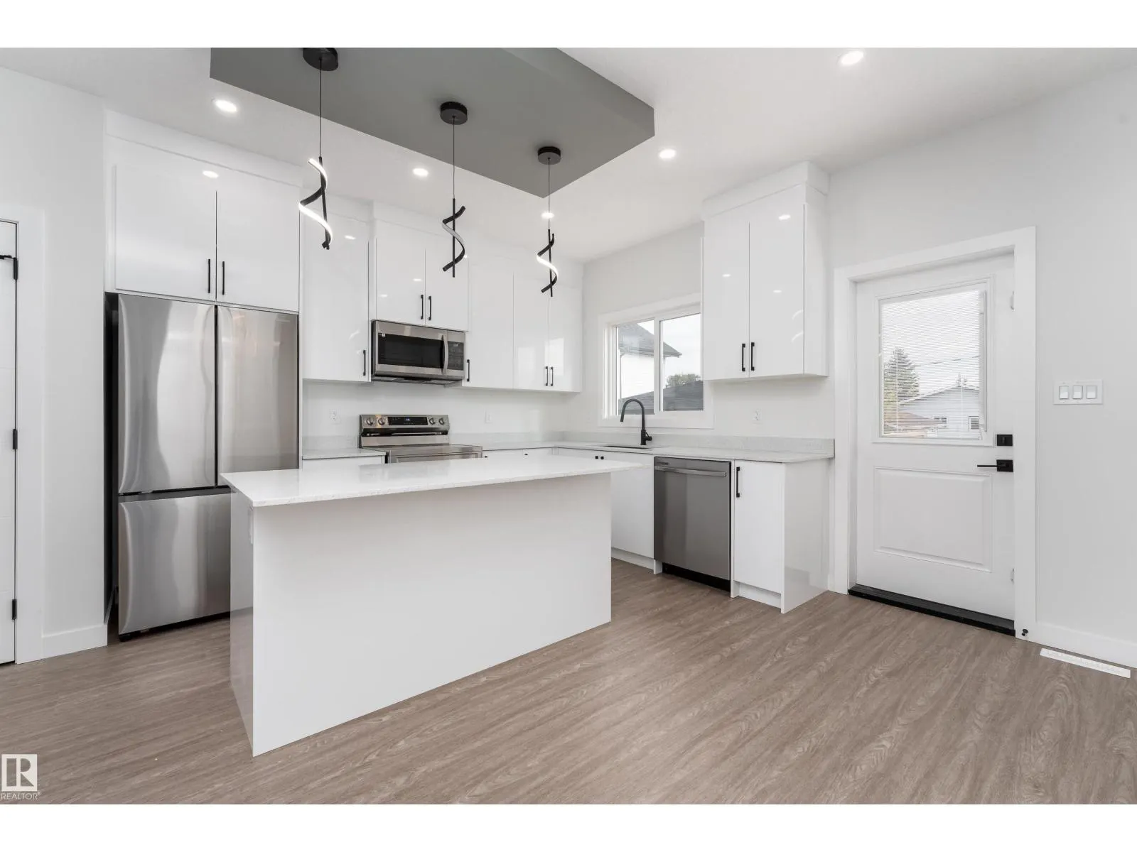 12431 47 ST NW