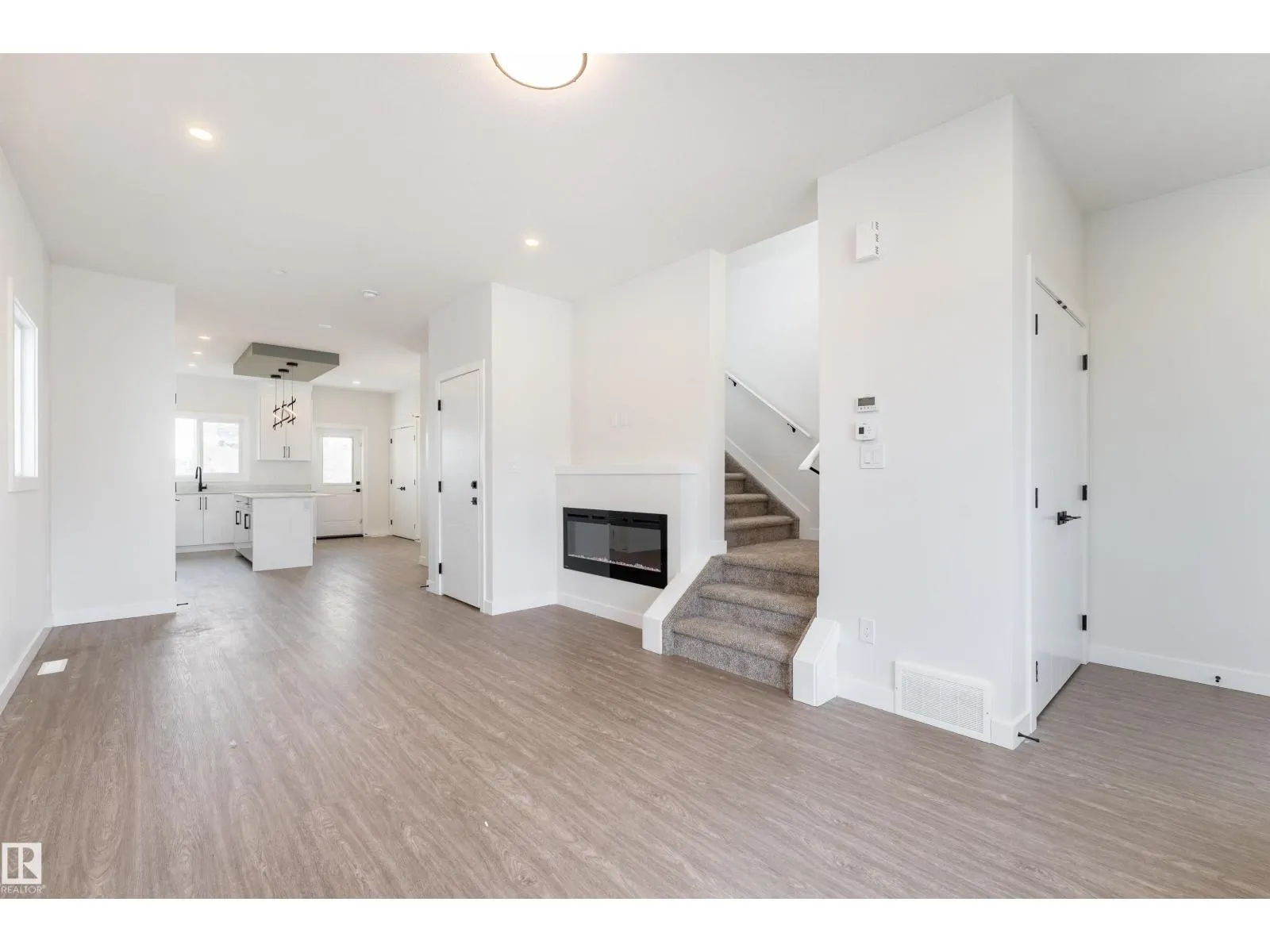 12431 47 ST NW