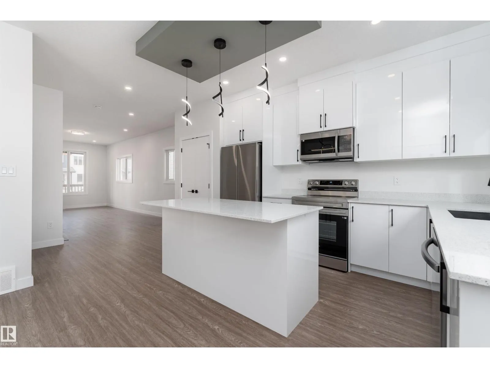 12431 47 ST NW