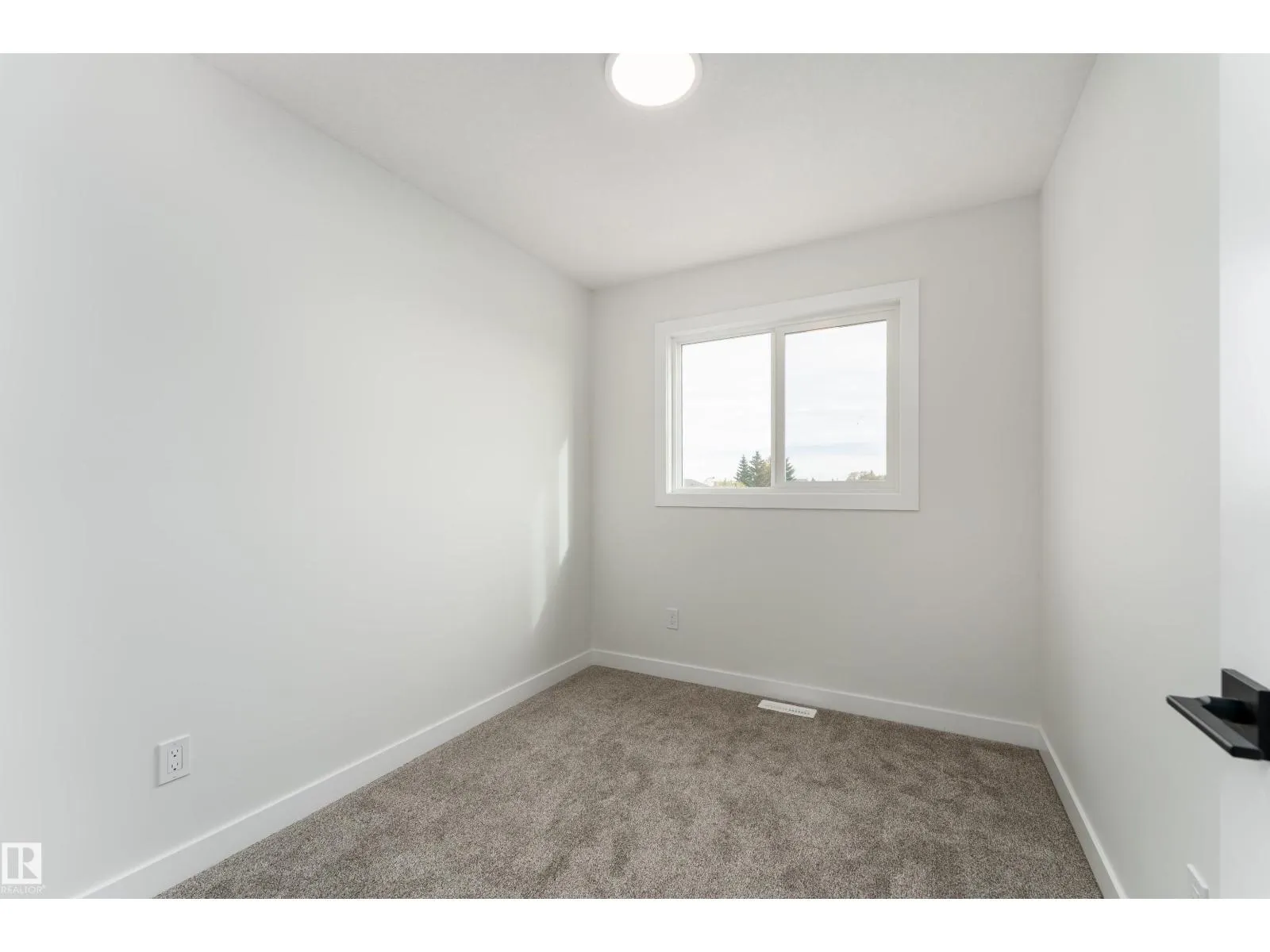 12431 47 ST NW