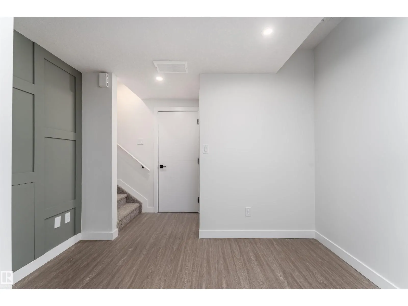 12431 47 ST NW