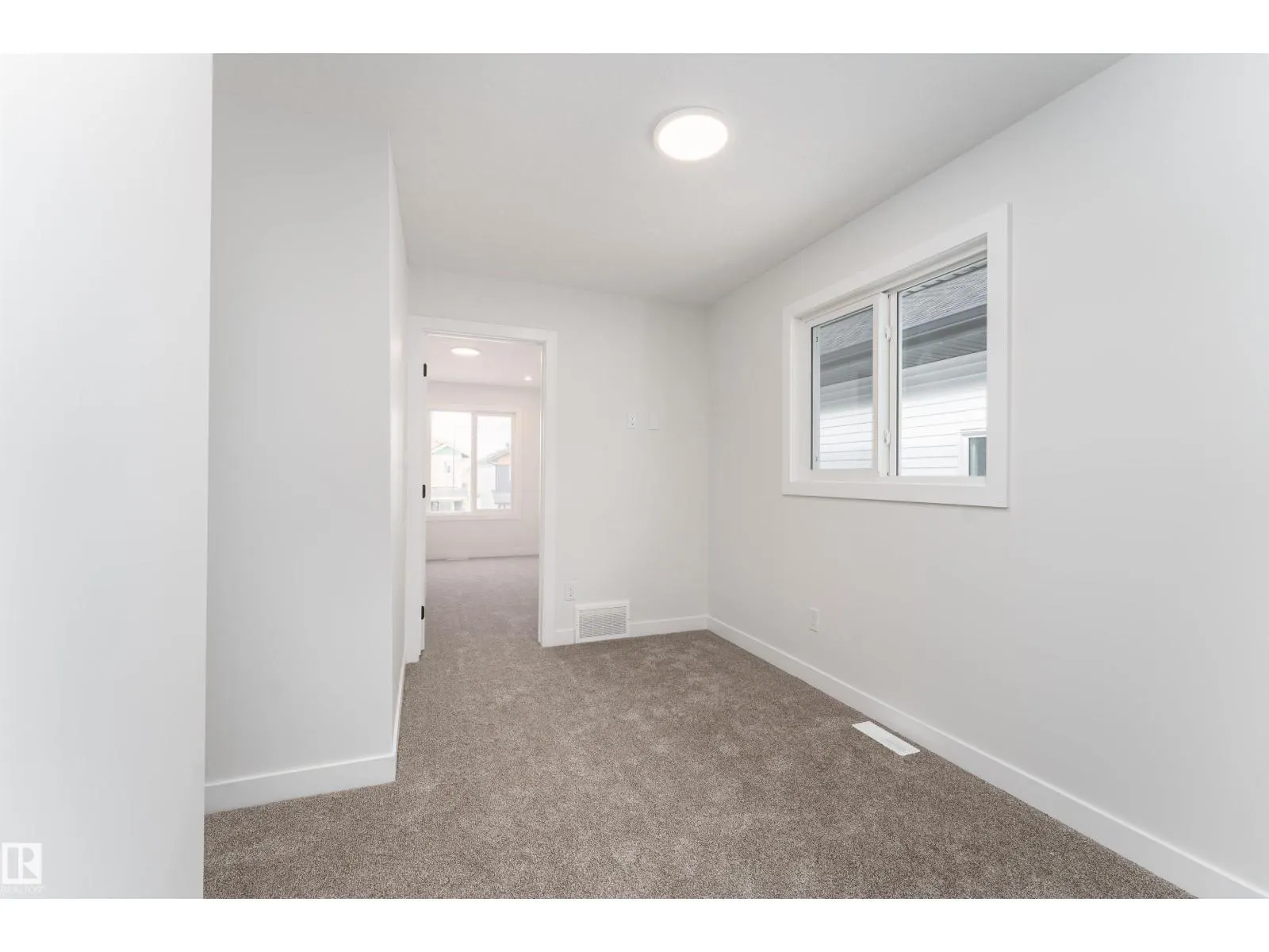 12431 47 ST NW