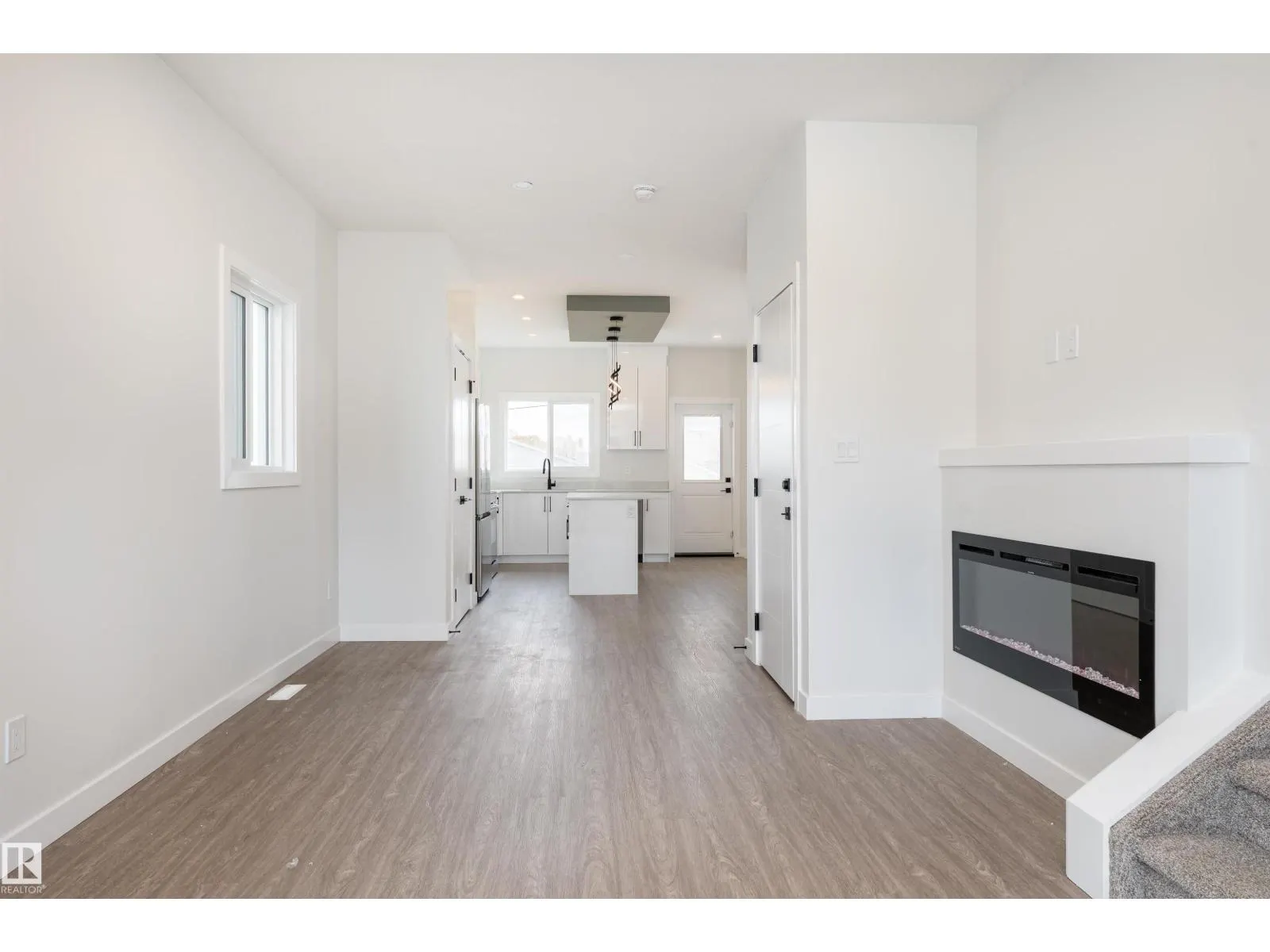 12431 47 ST NW