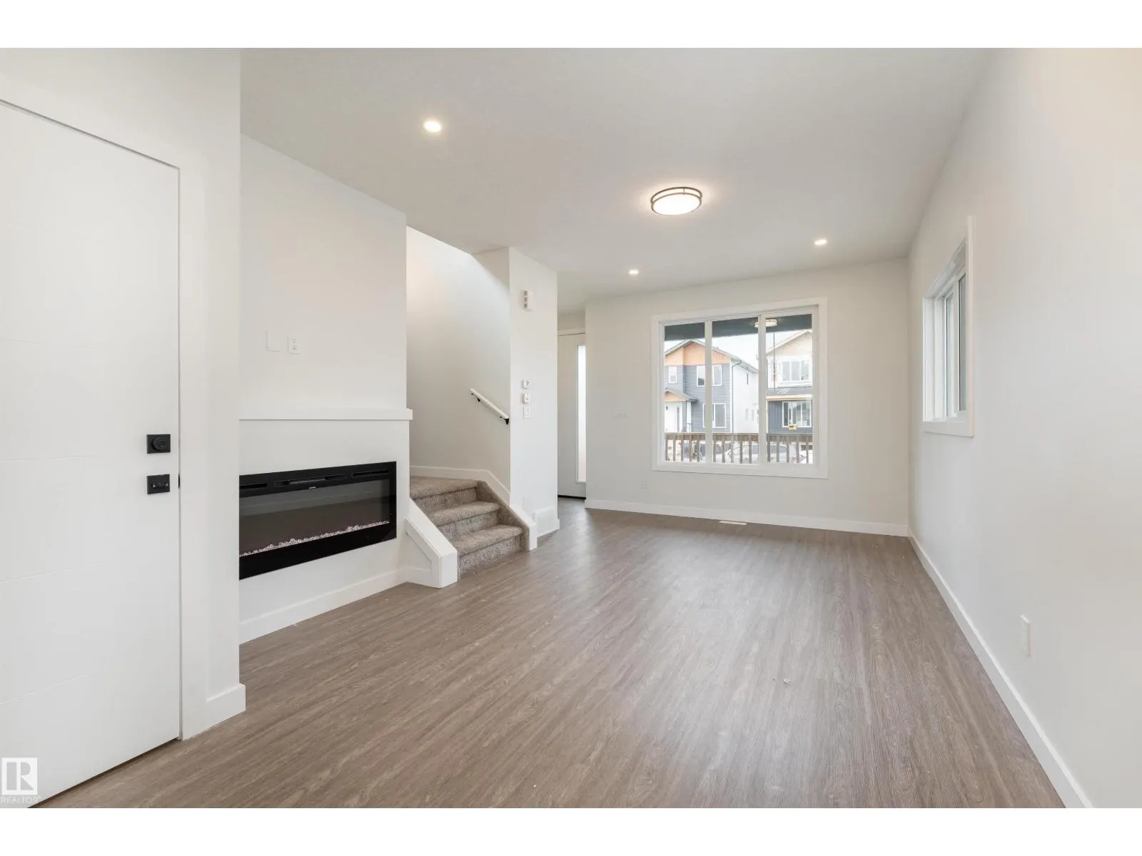 12431 47 ST NW