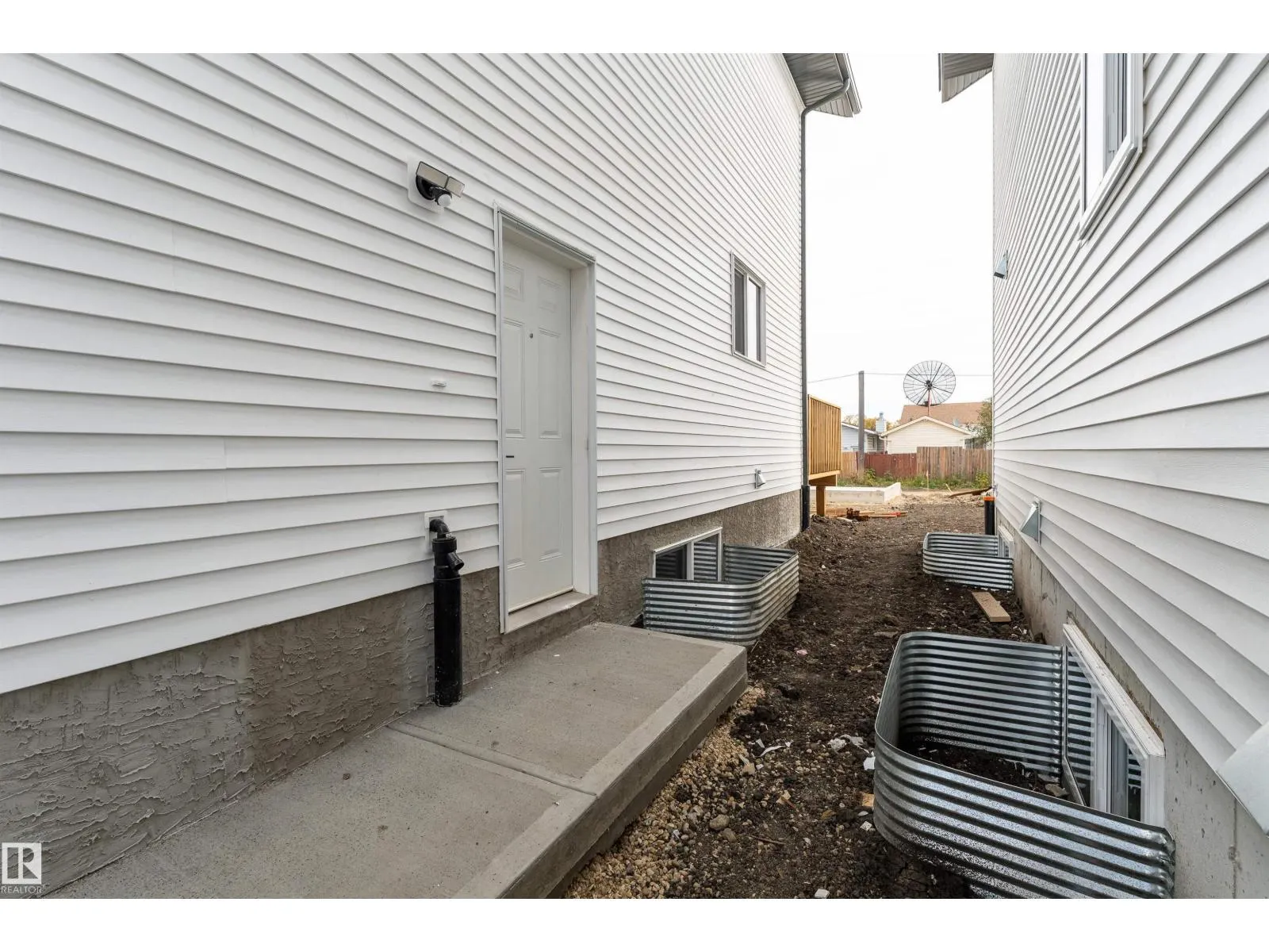 12431 47 ST NW