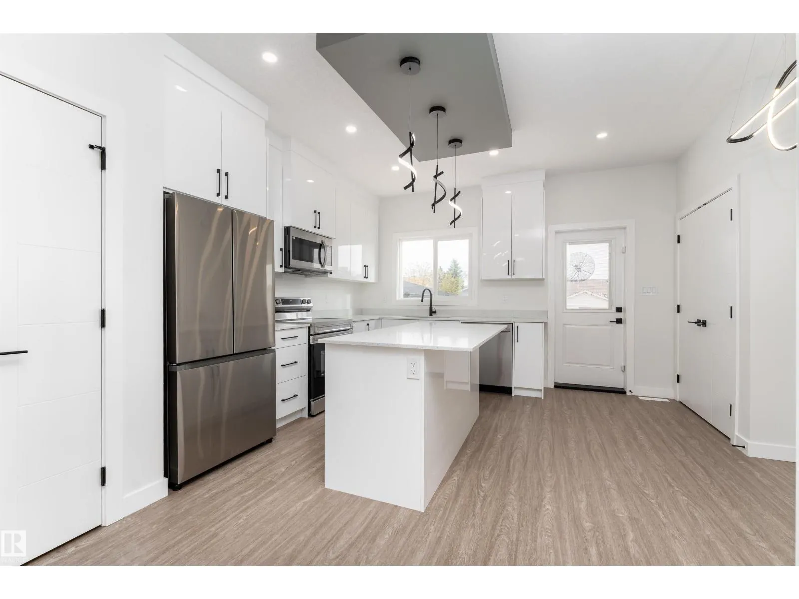 12431 47 ST NW