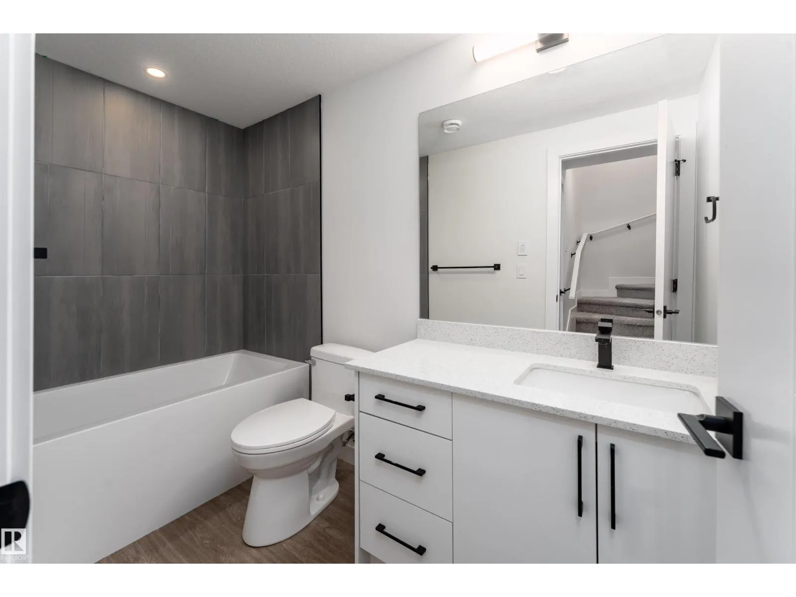 12431 47 ST NW