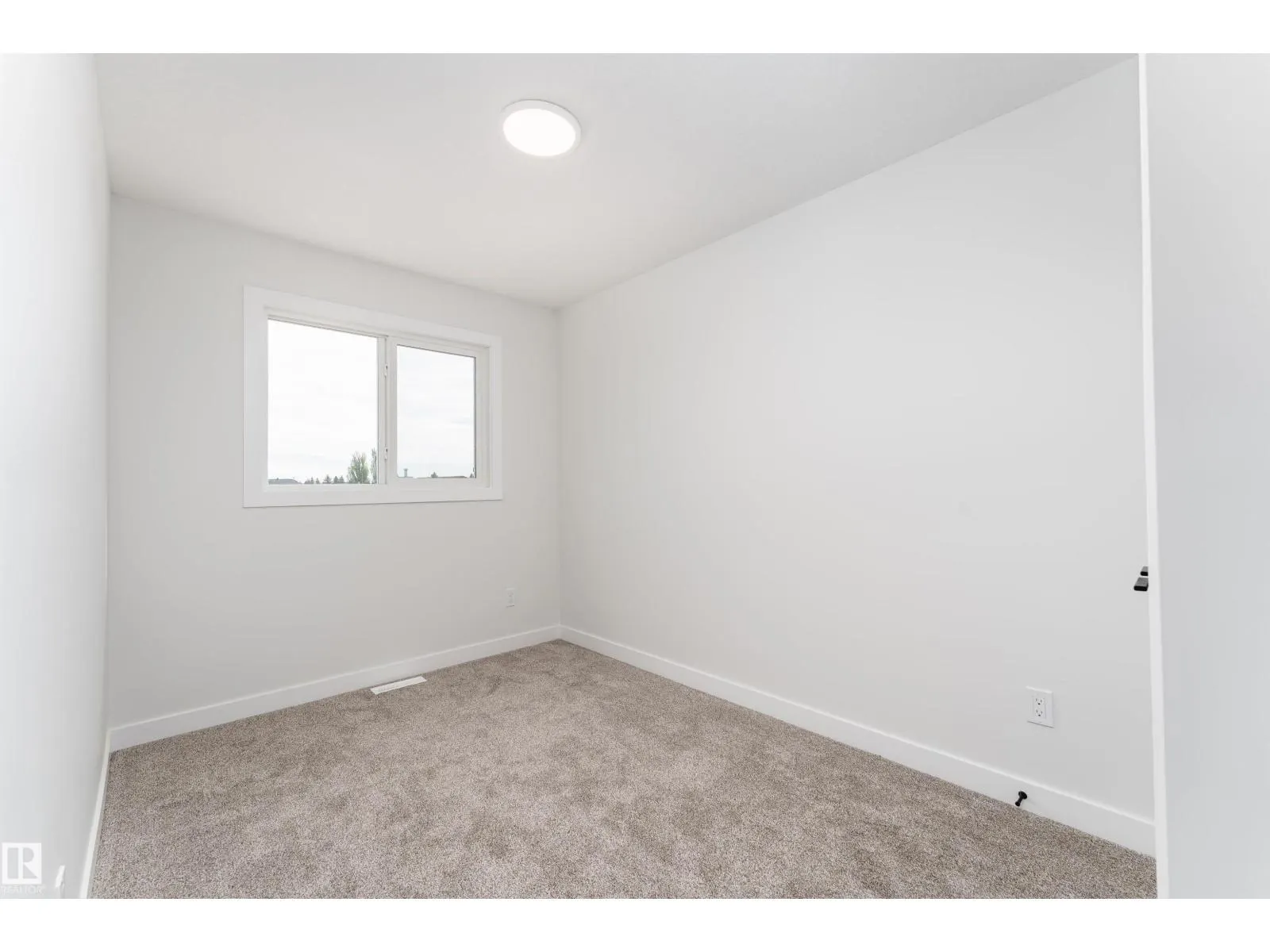 12431 47 ST NW