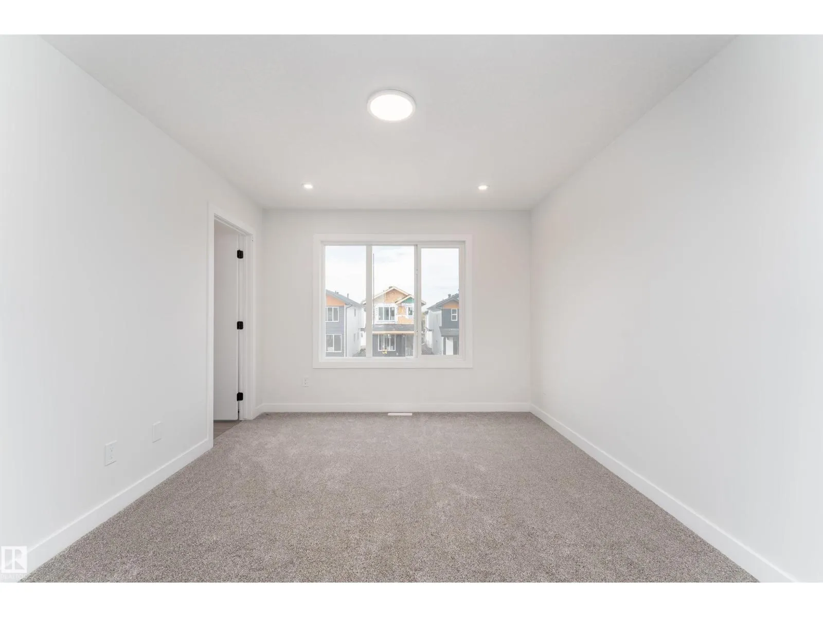 12431 47 ST NW