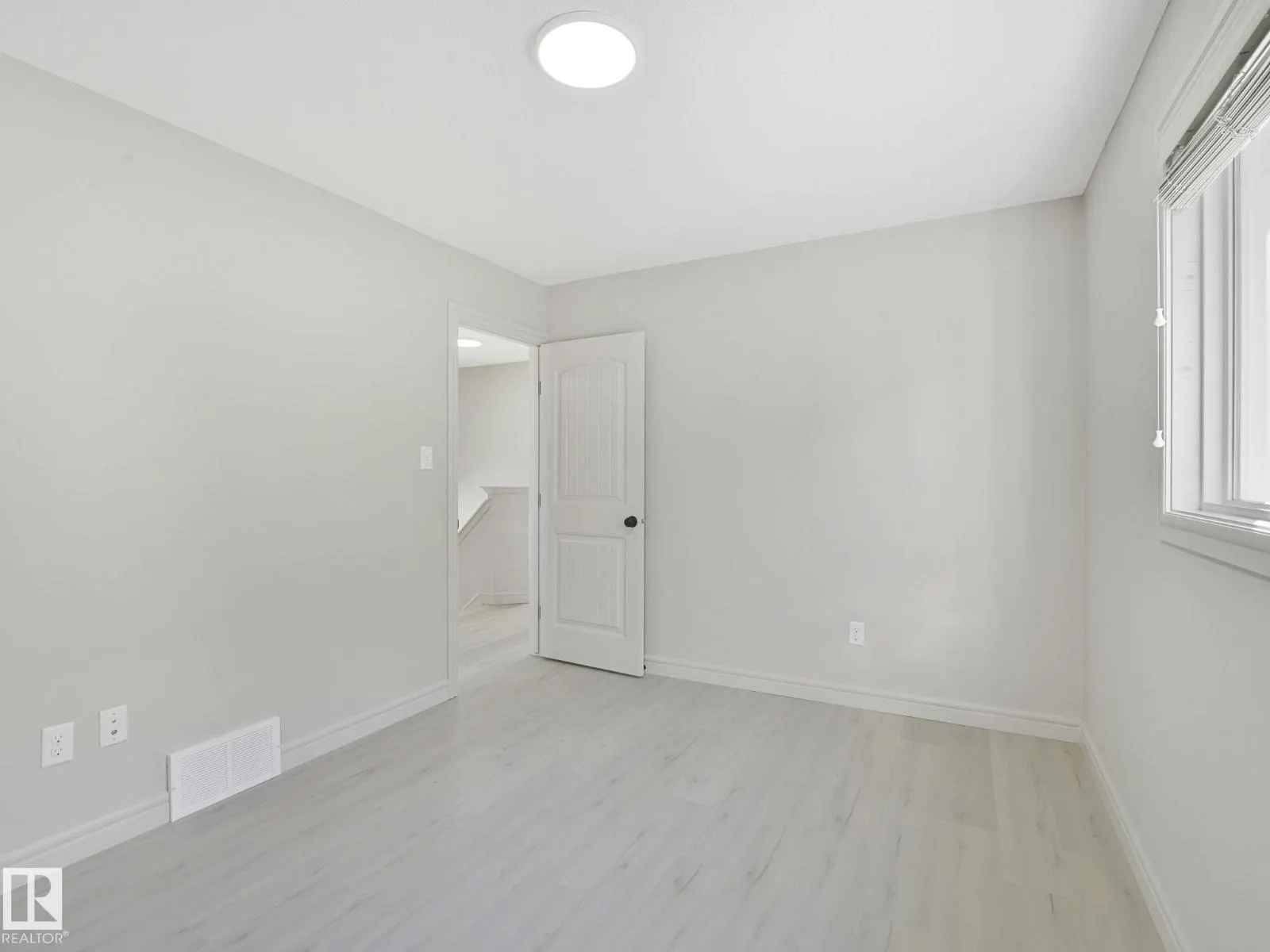 17724 6 AV SW