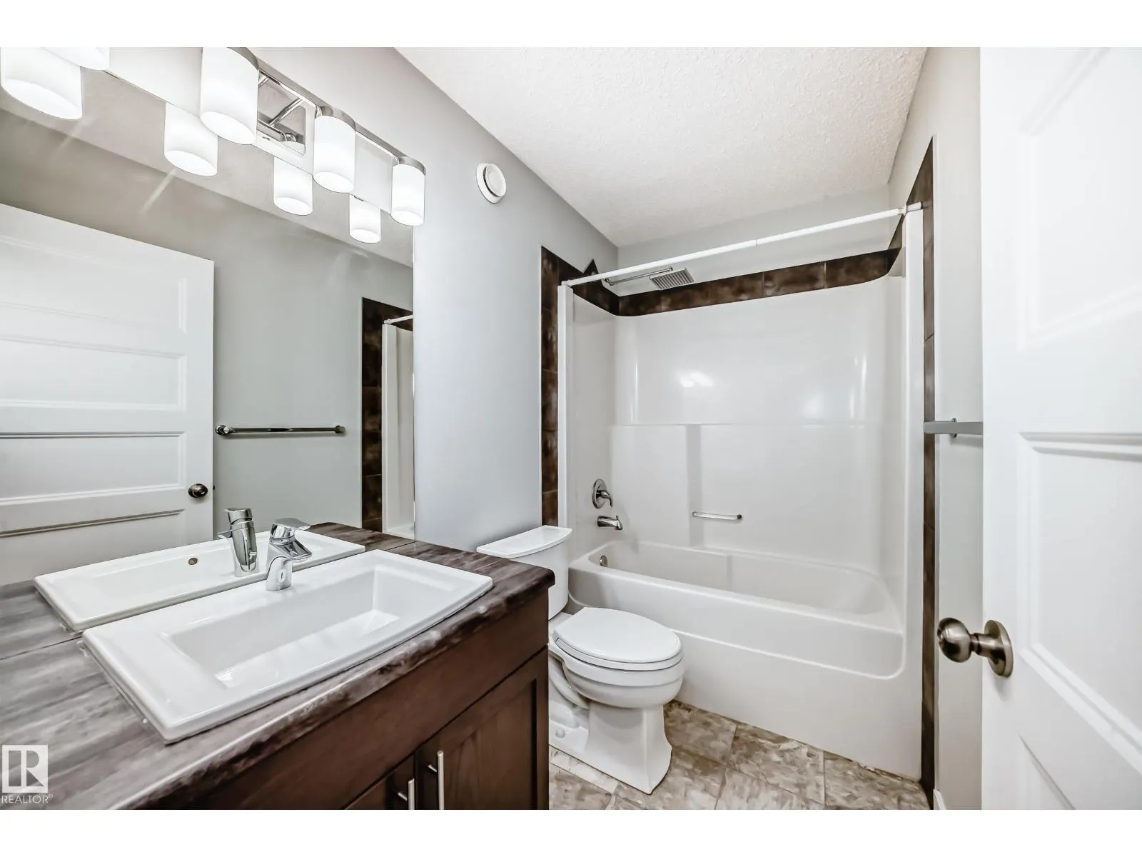 1611 52 ST SW