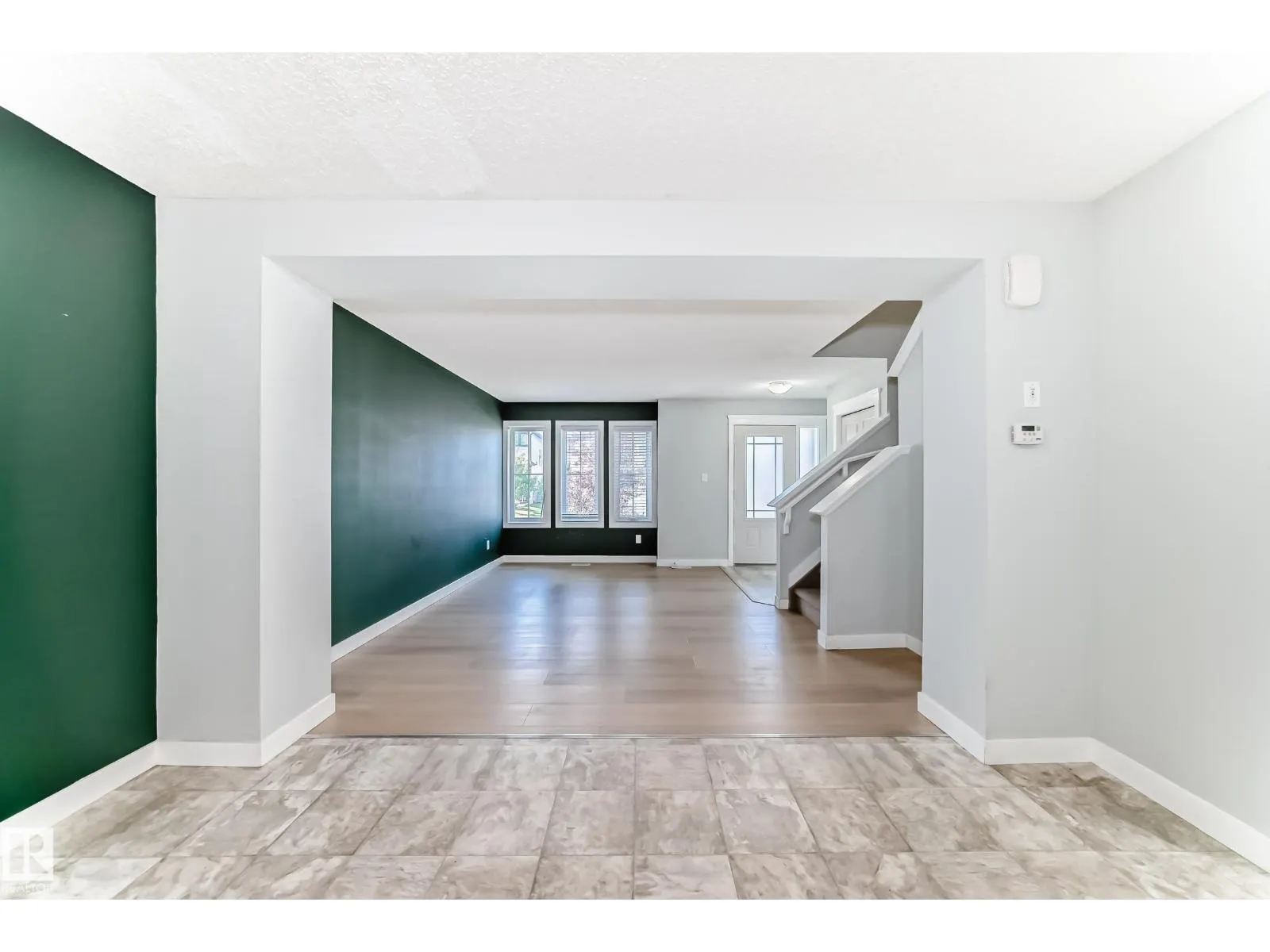1611 52 ST SW