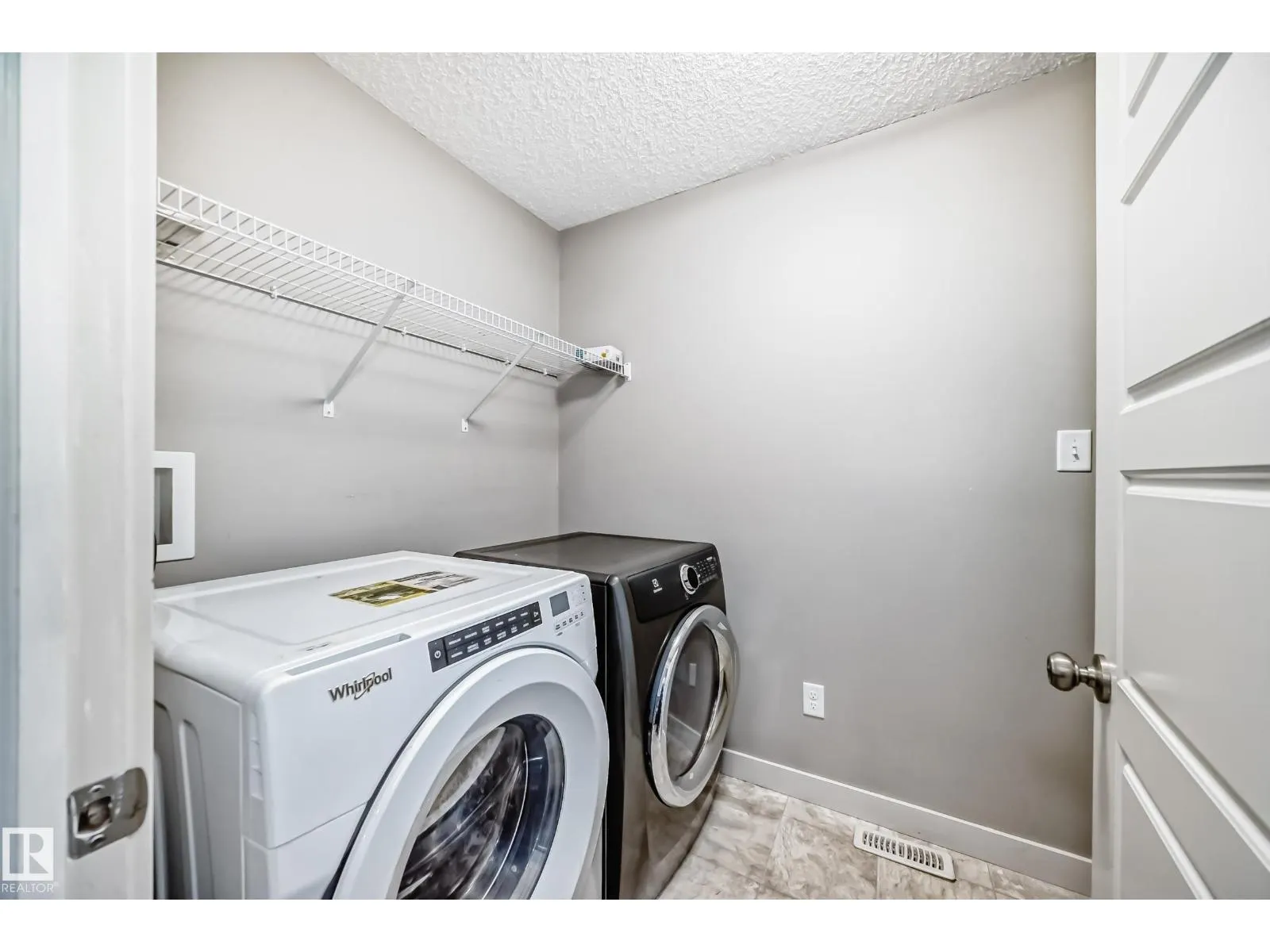 1611 52 ST SW