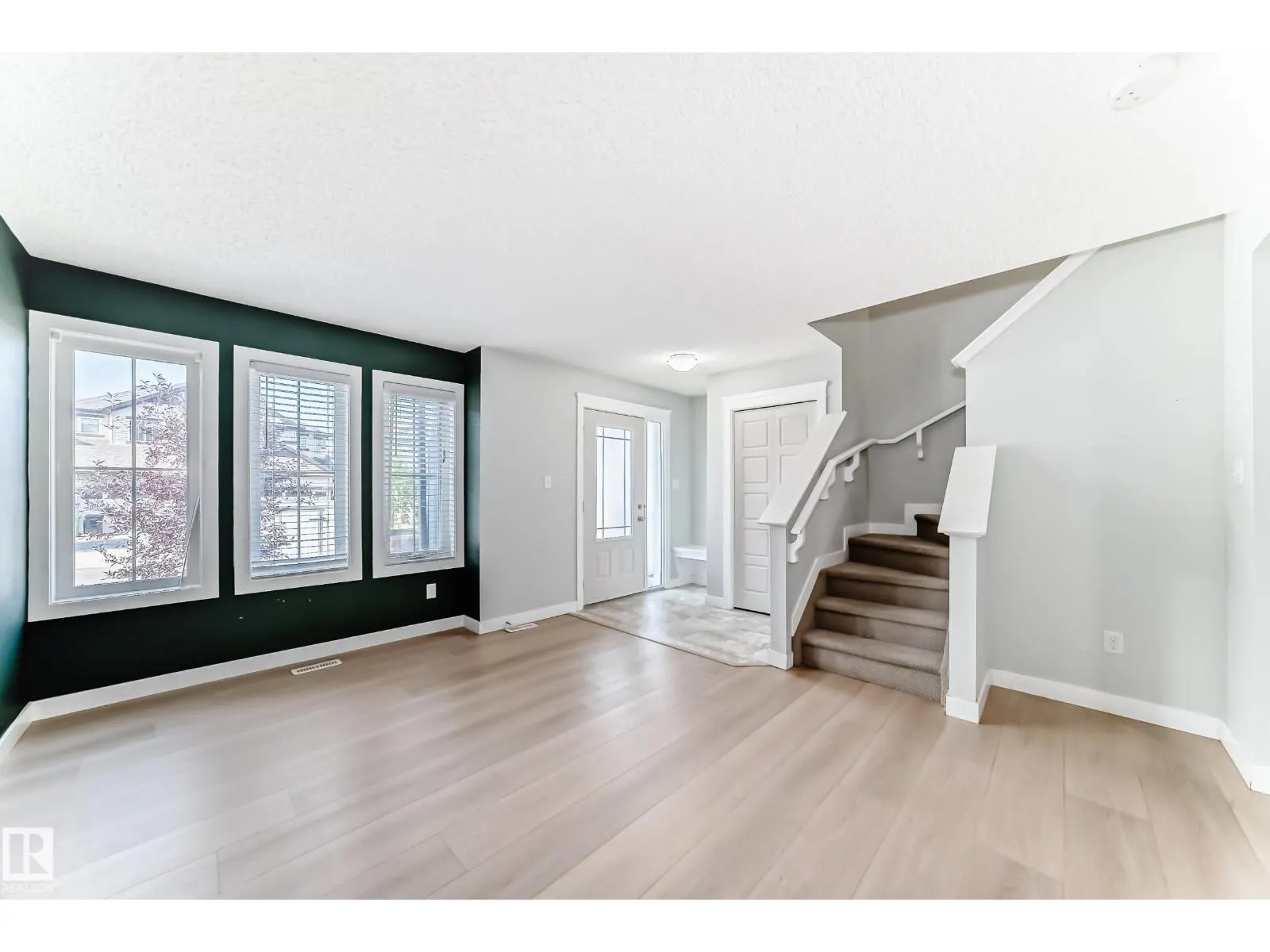 1611 52 ST SW