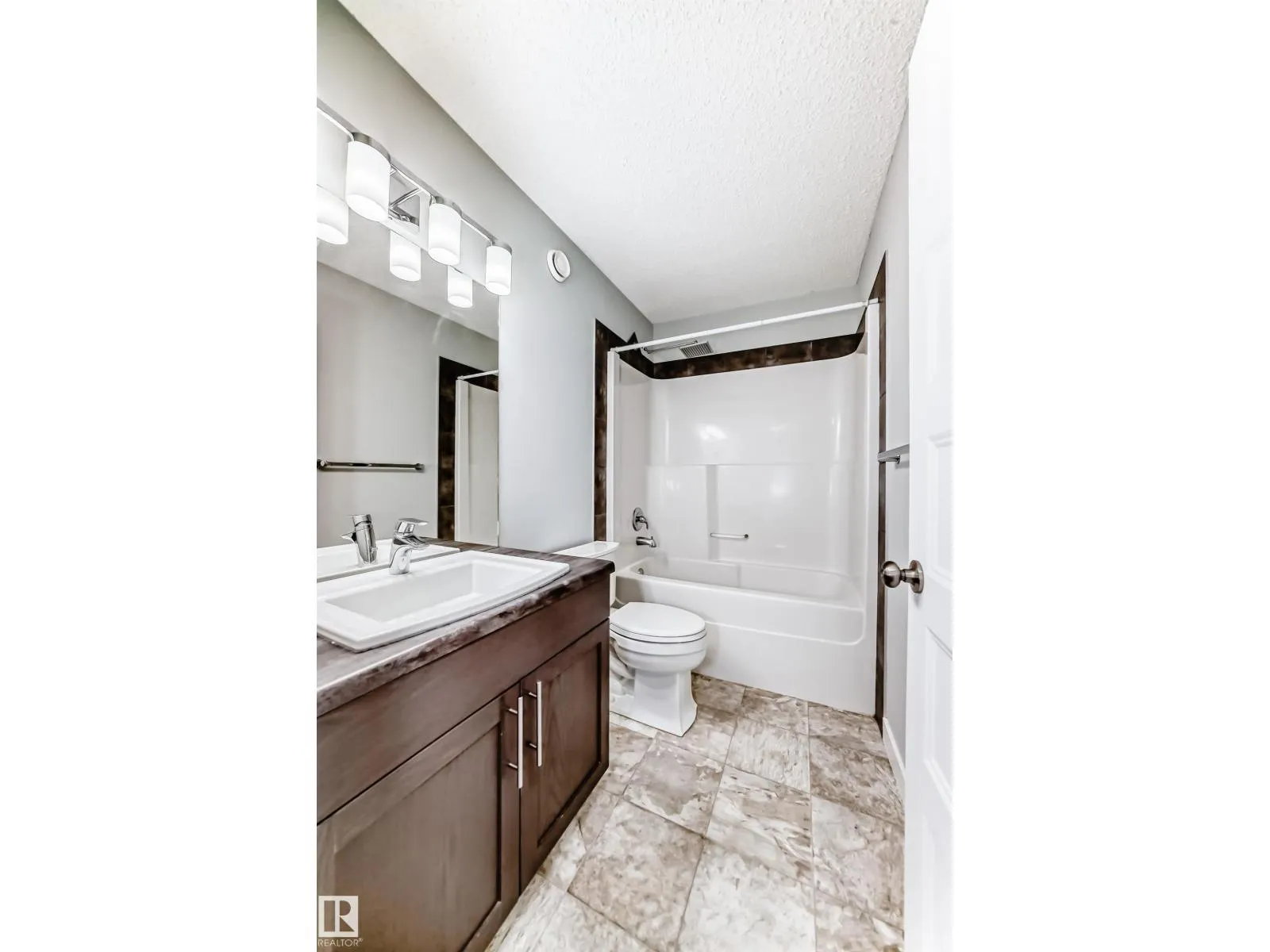 1611 52 ST SW