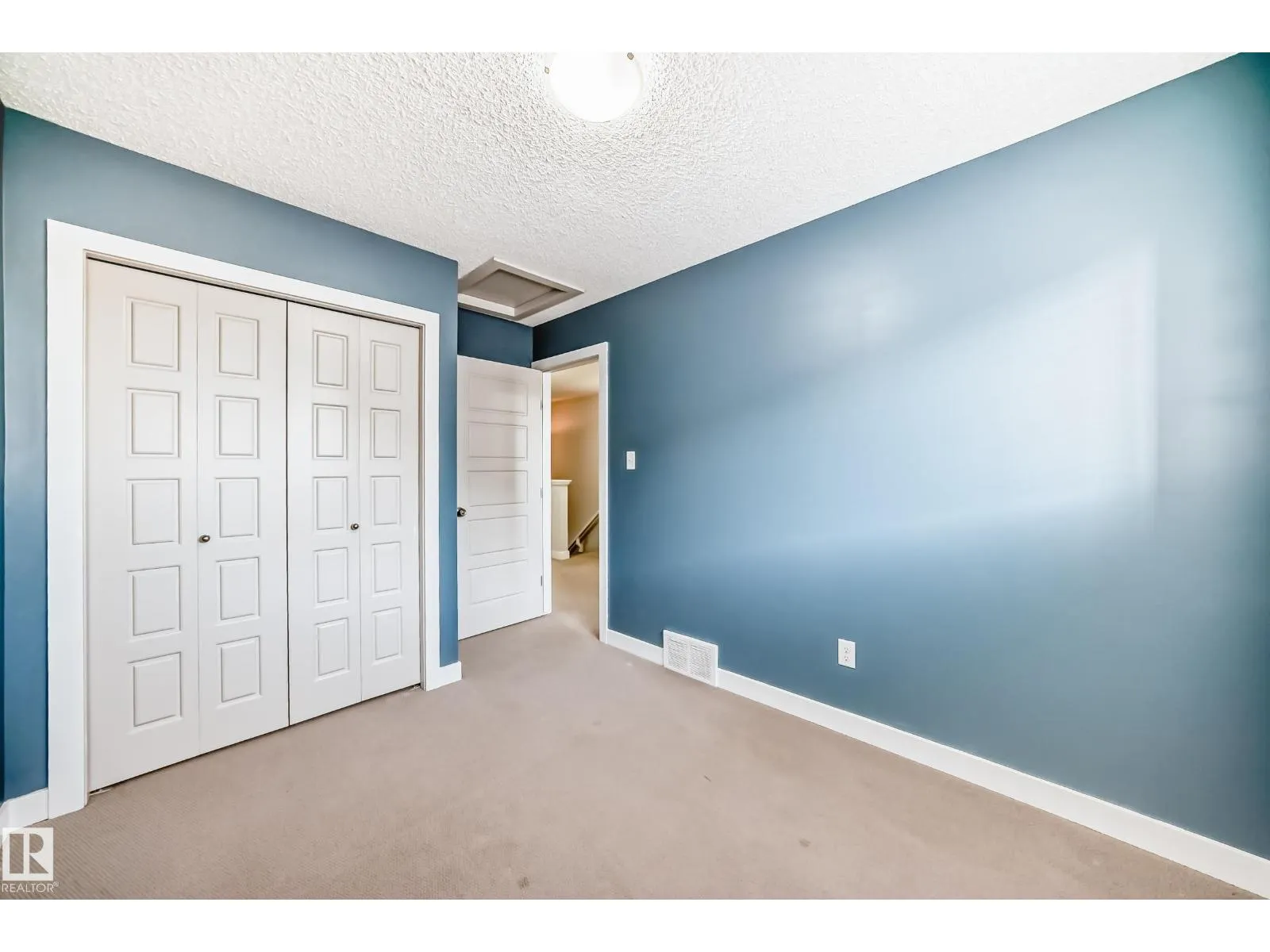 1611 52 ST SW