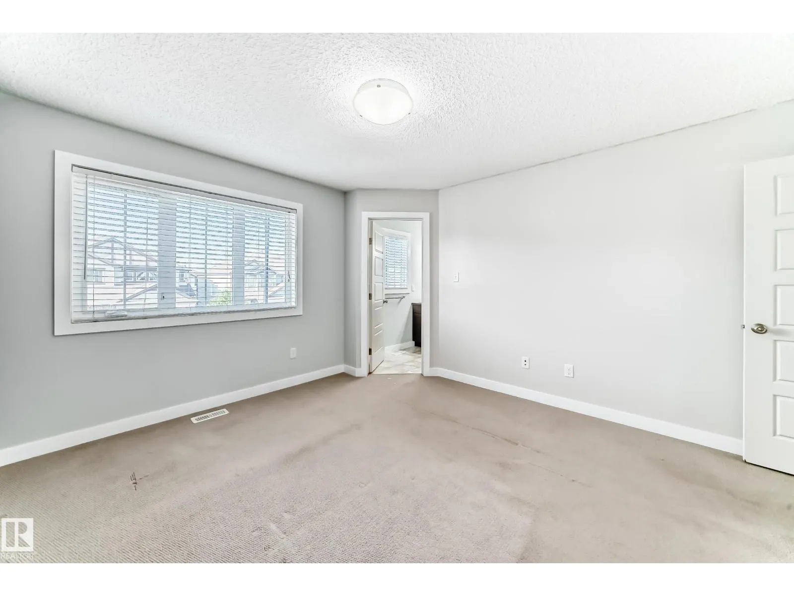 1611 52 ST SW