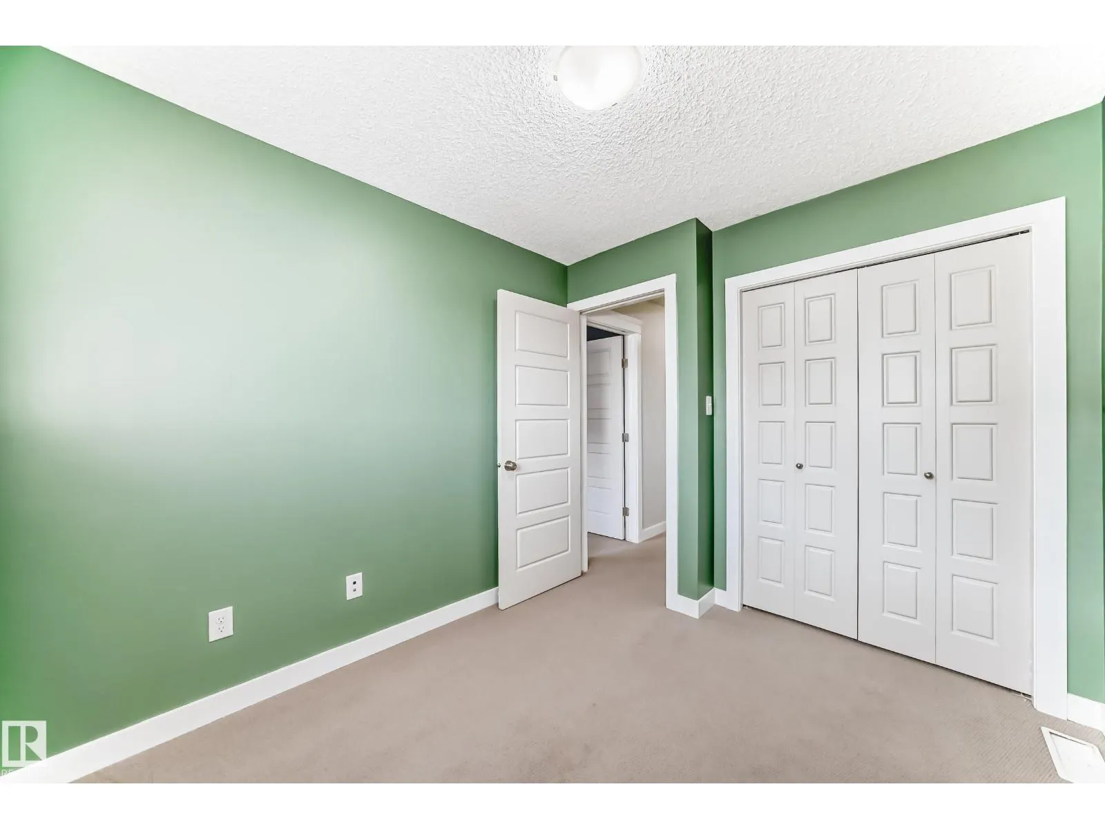 1611 52 ST SW