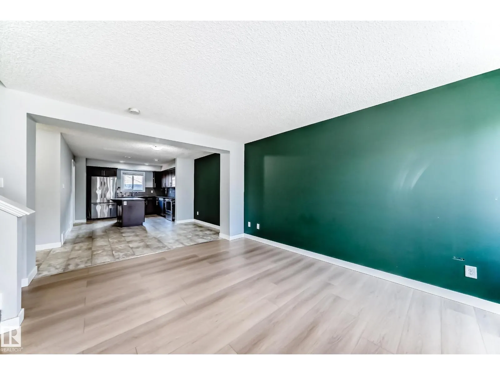 1611 52 ST SW