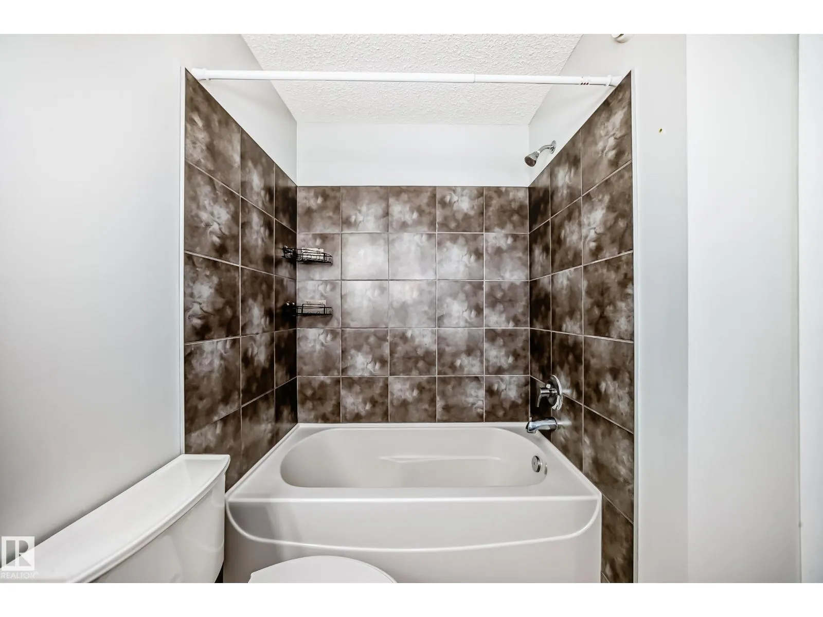 1611 52 ST SW