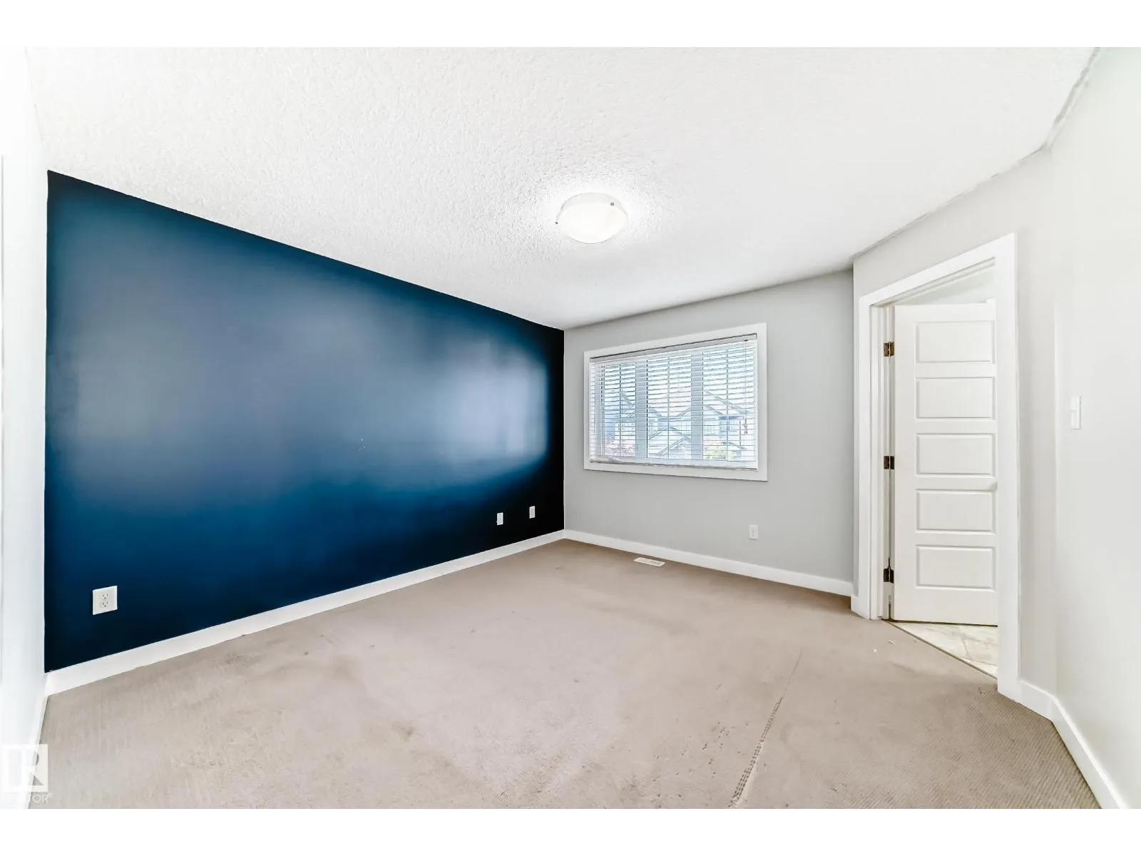 1611 52 ST SW