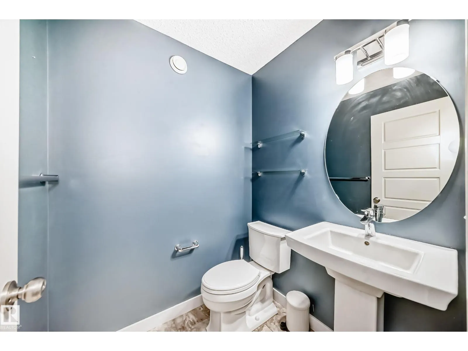 1611 52 ST SW