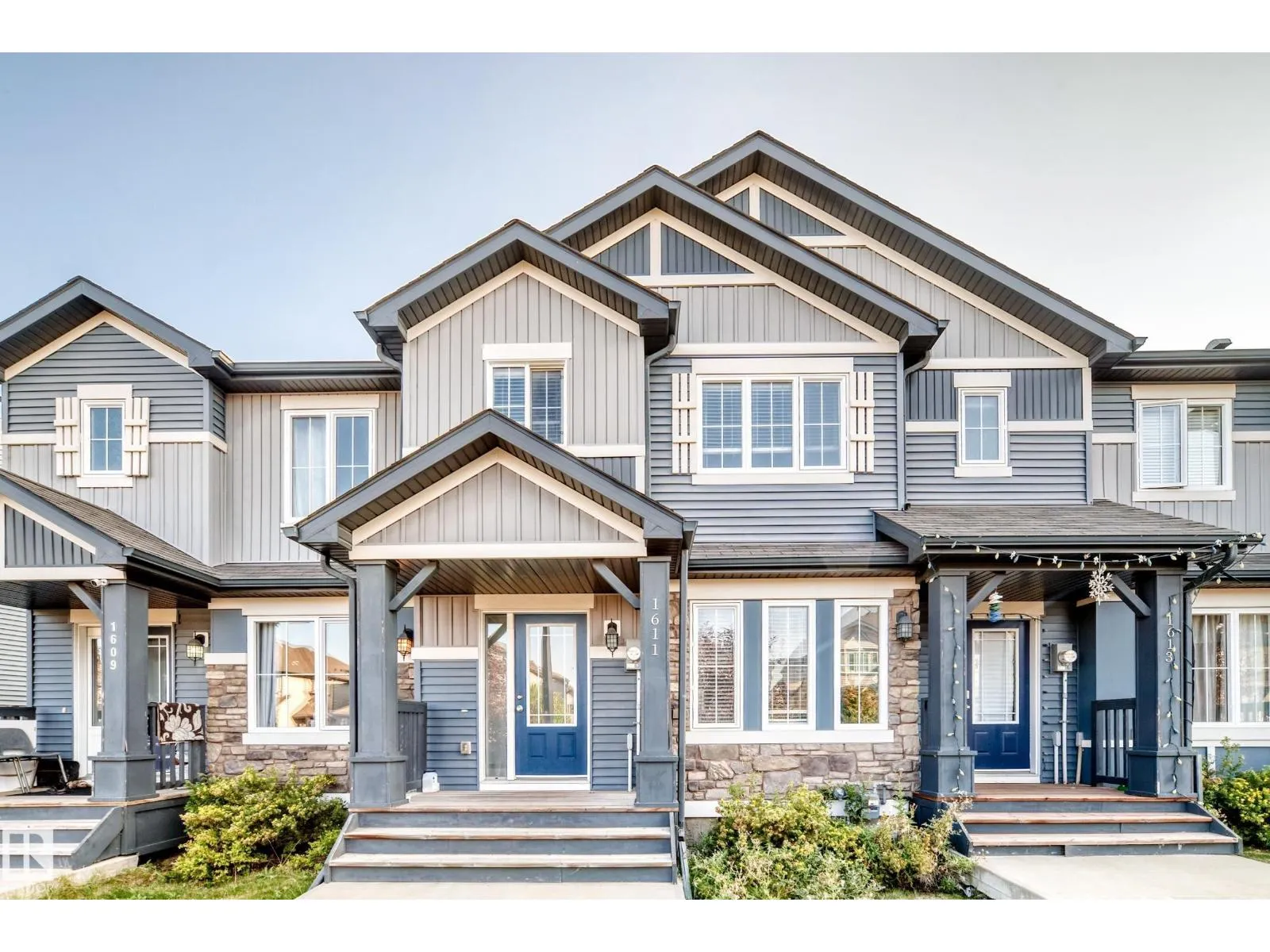 1611 52 ST SW