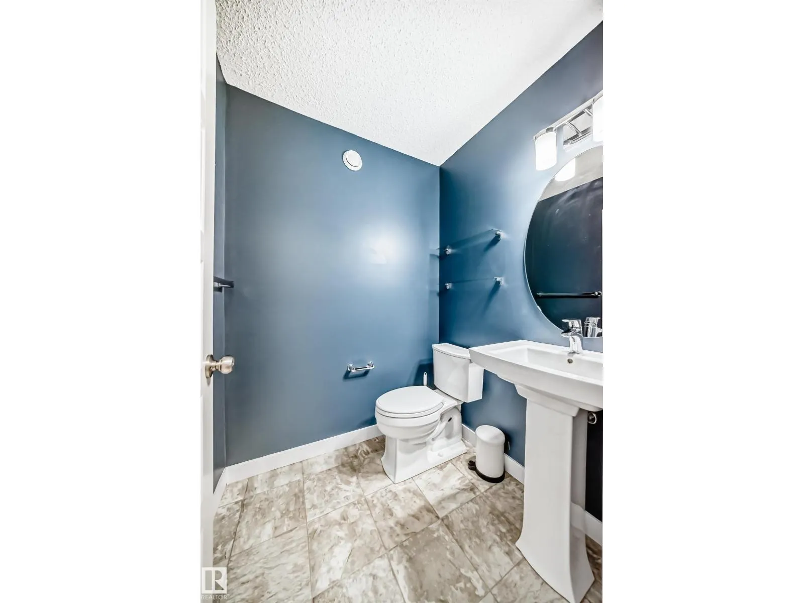 1611 52 ST SW