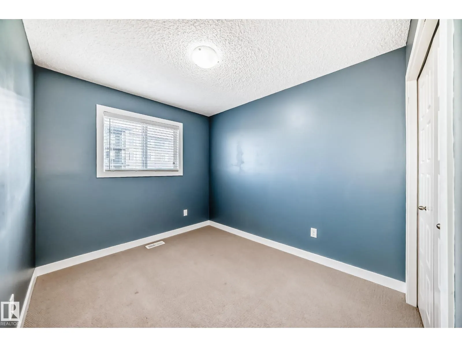 1611 52 ST SW