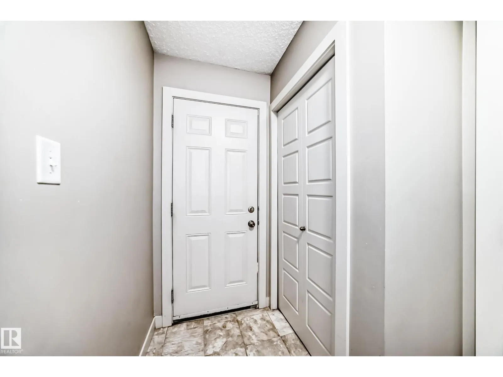 1611 52 ST SW