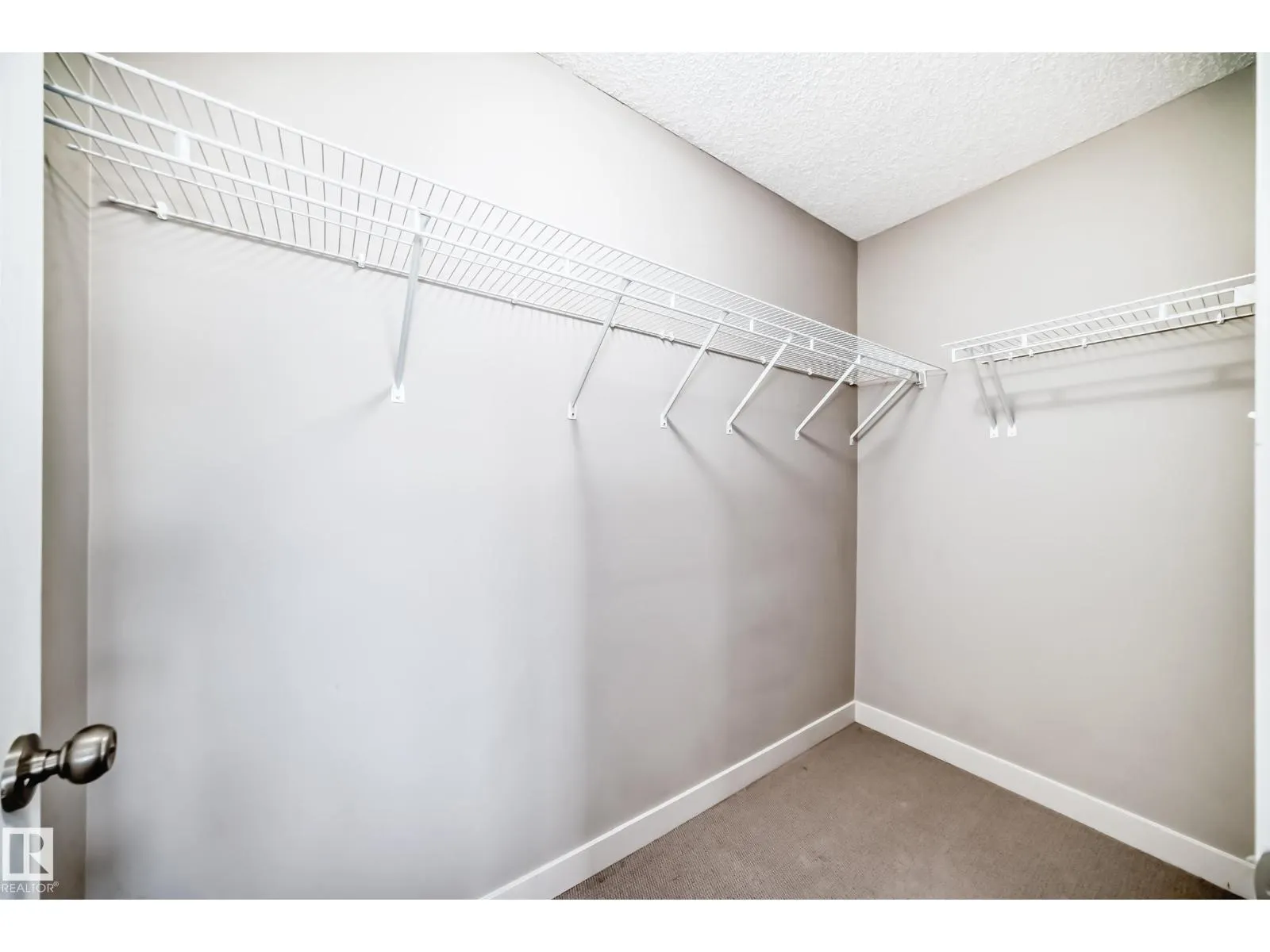 1611 52 ST SW