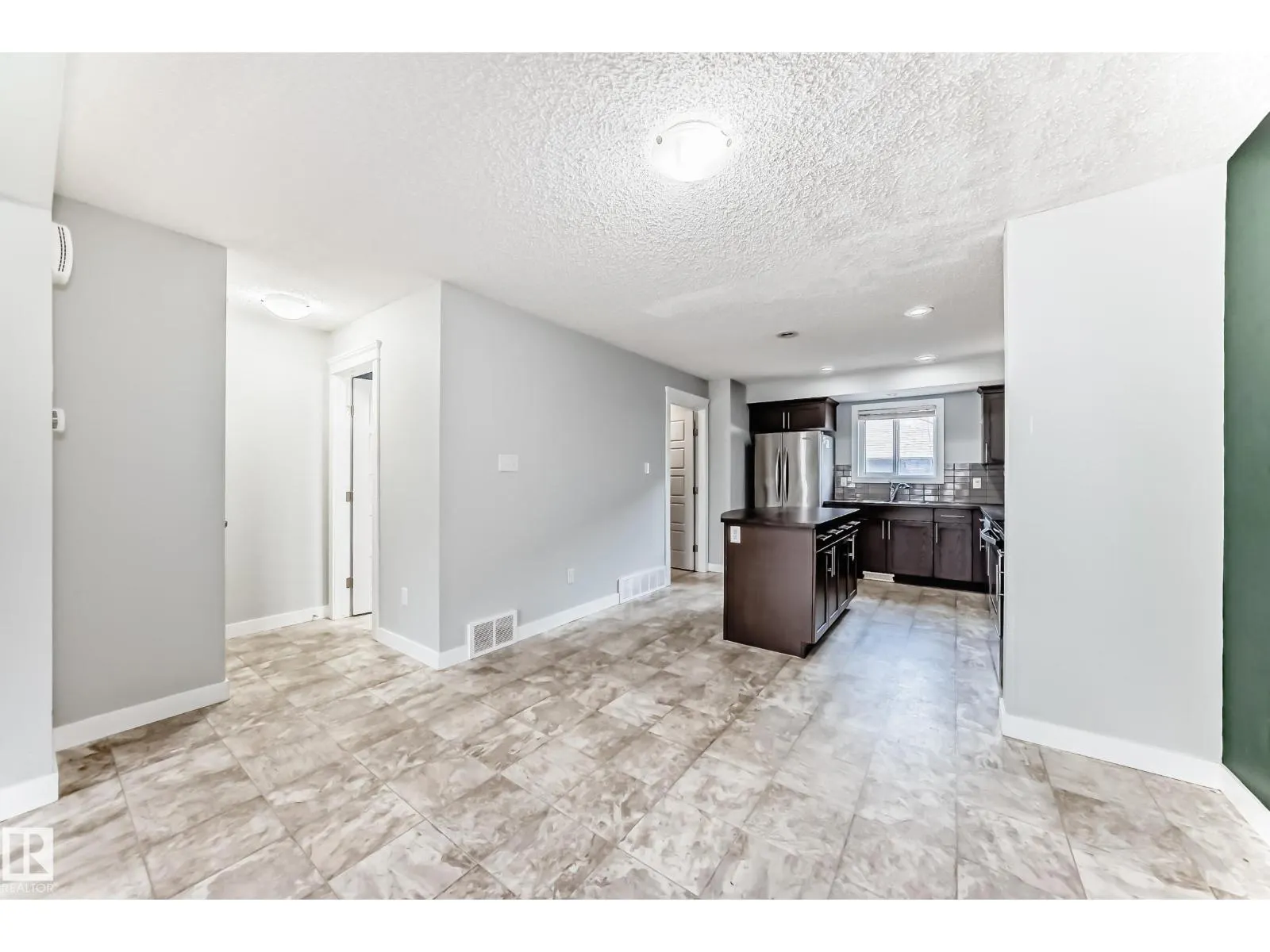 1611 52 ST SW
