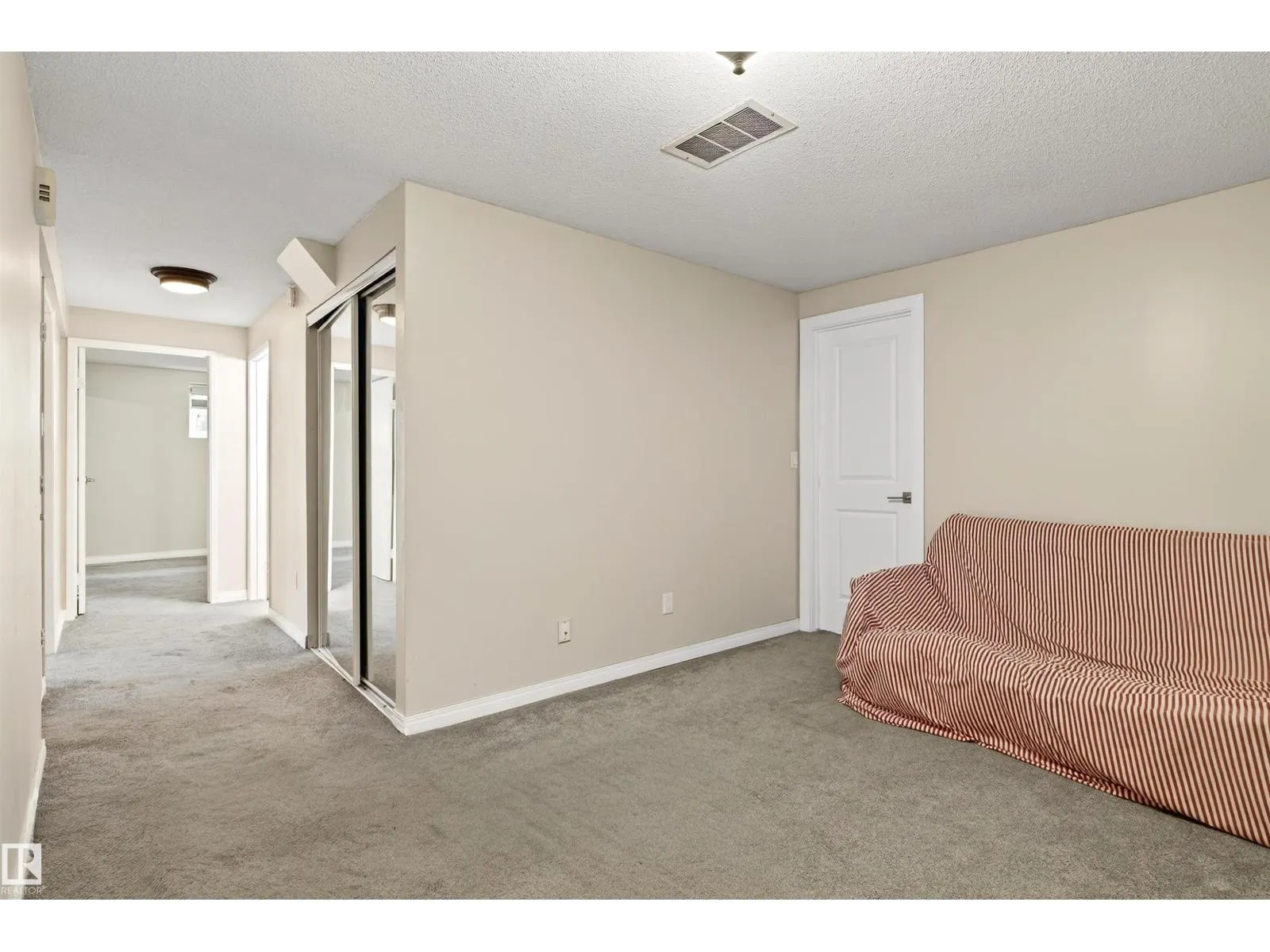 4516 27 AV NW