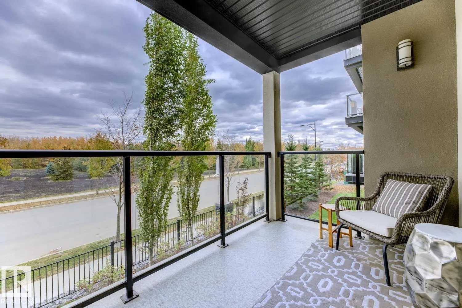 #210 5029 EDGEMONT BV NW