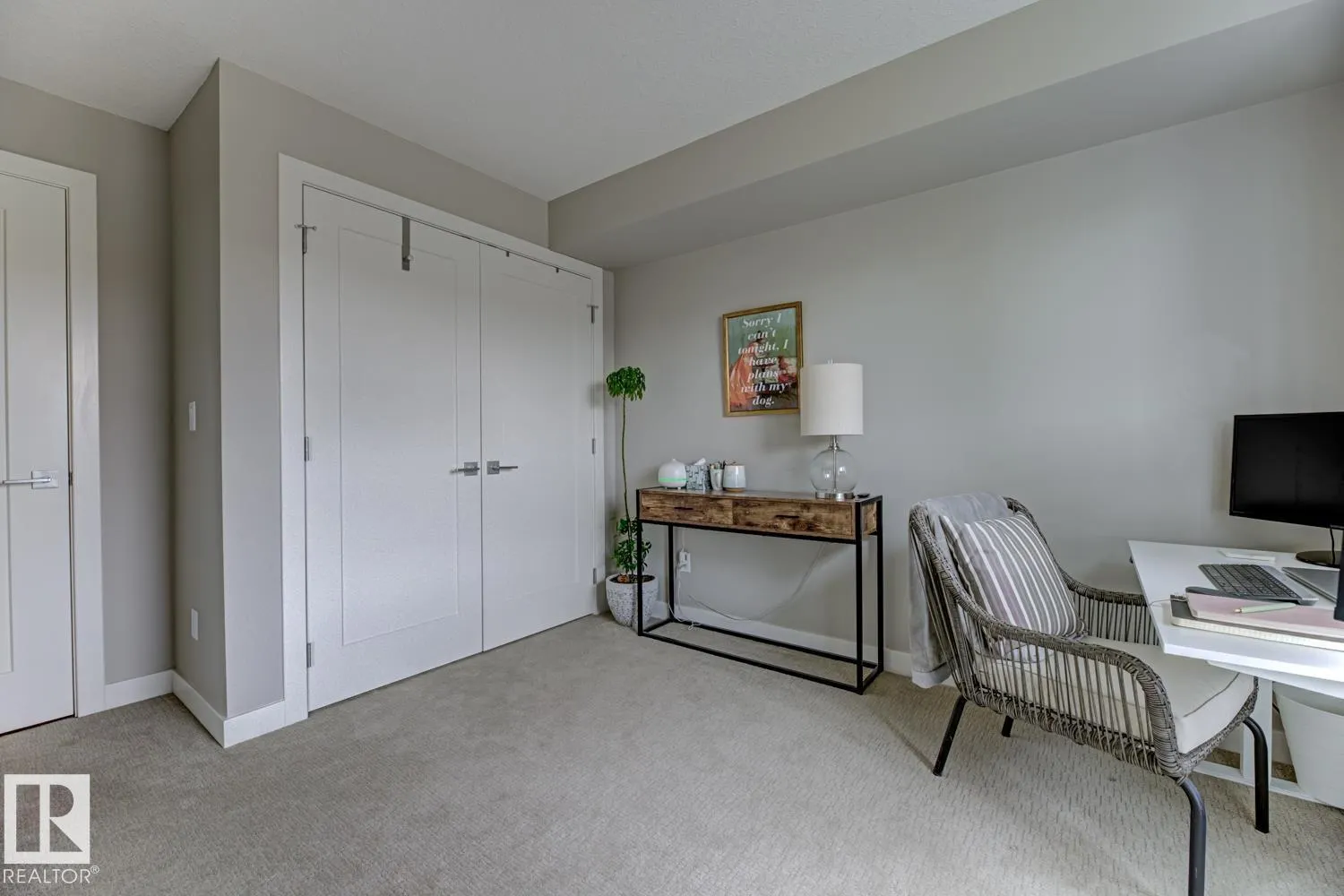 #210 5029 EDGEMONT BV NW