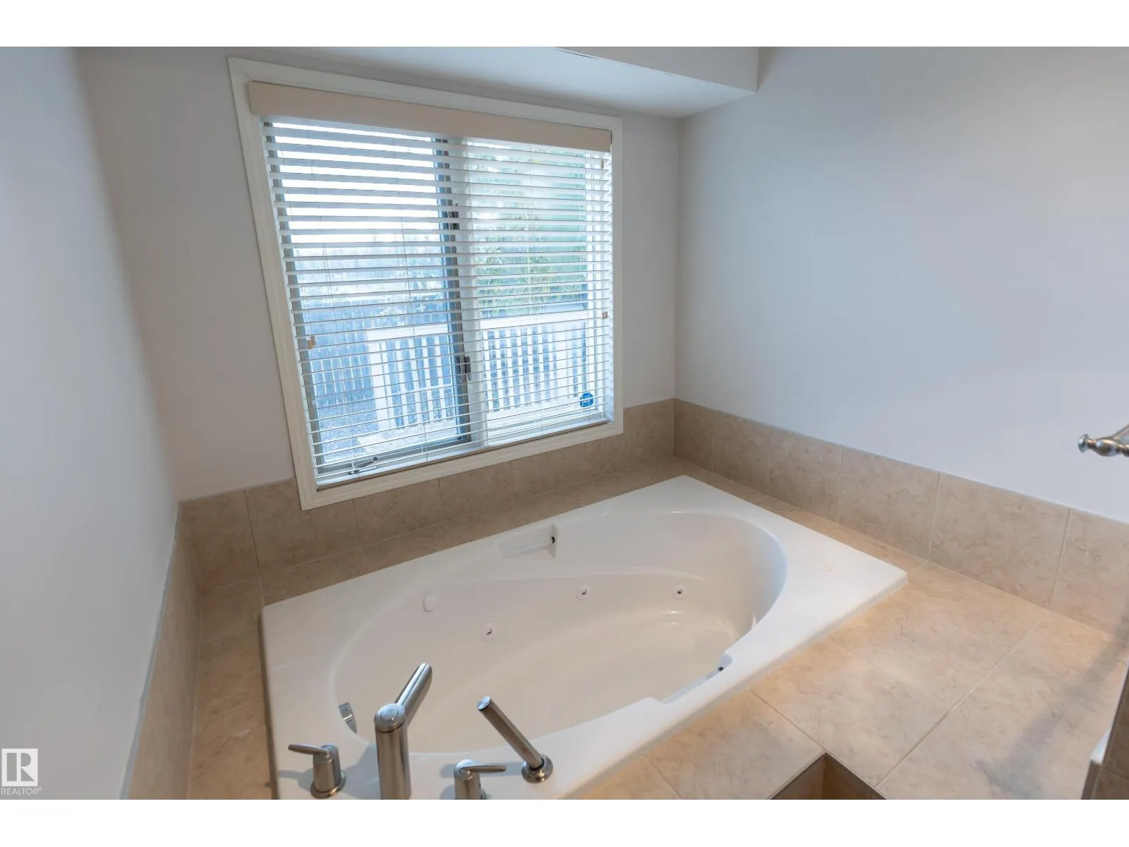 50 Hillside CR
