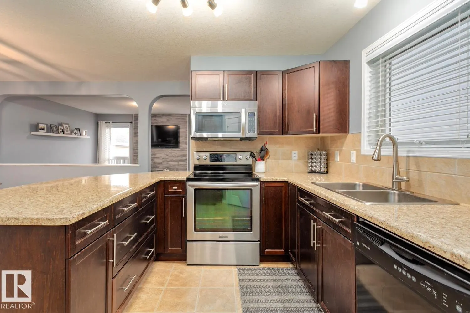 21212 58 AV NW