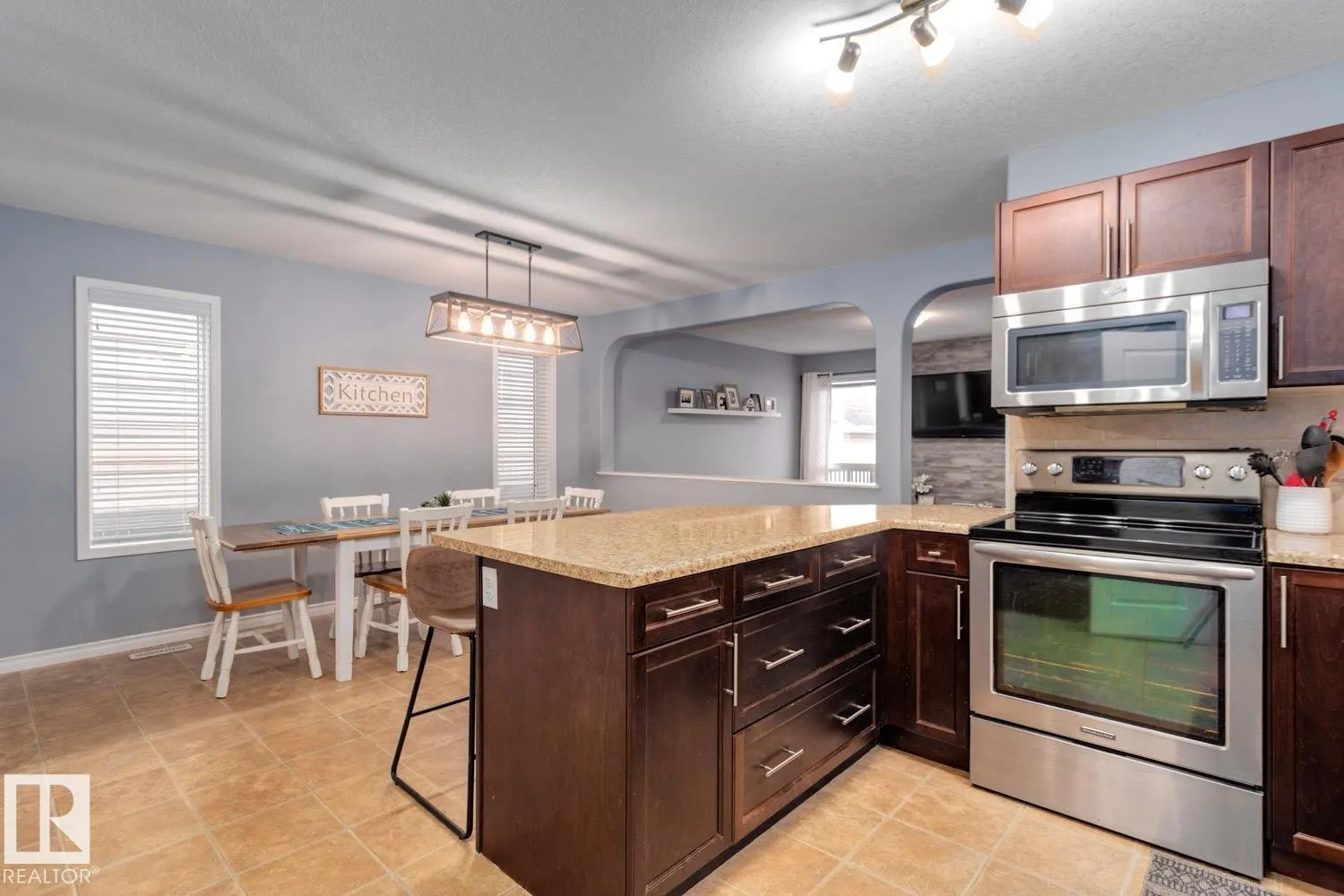 21212 58 AV NW
